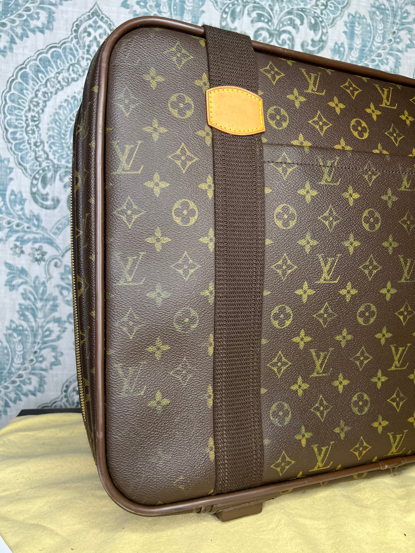 Satellite 53 Suit Case