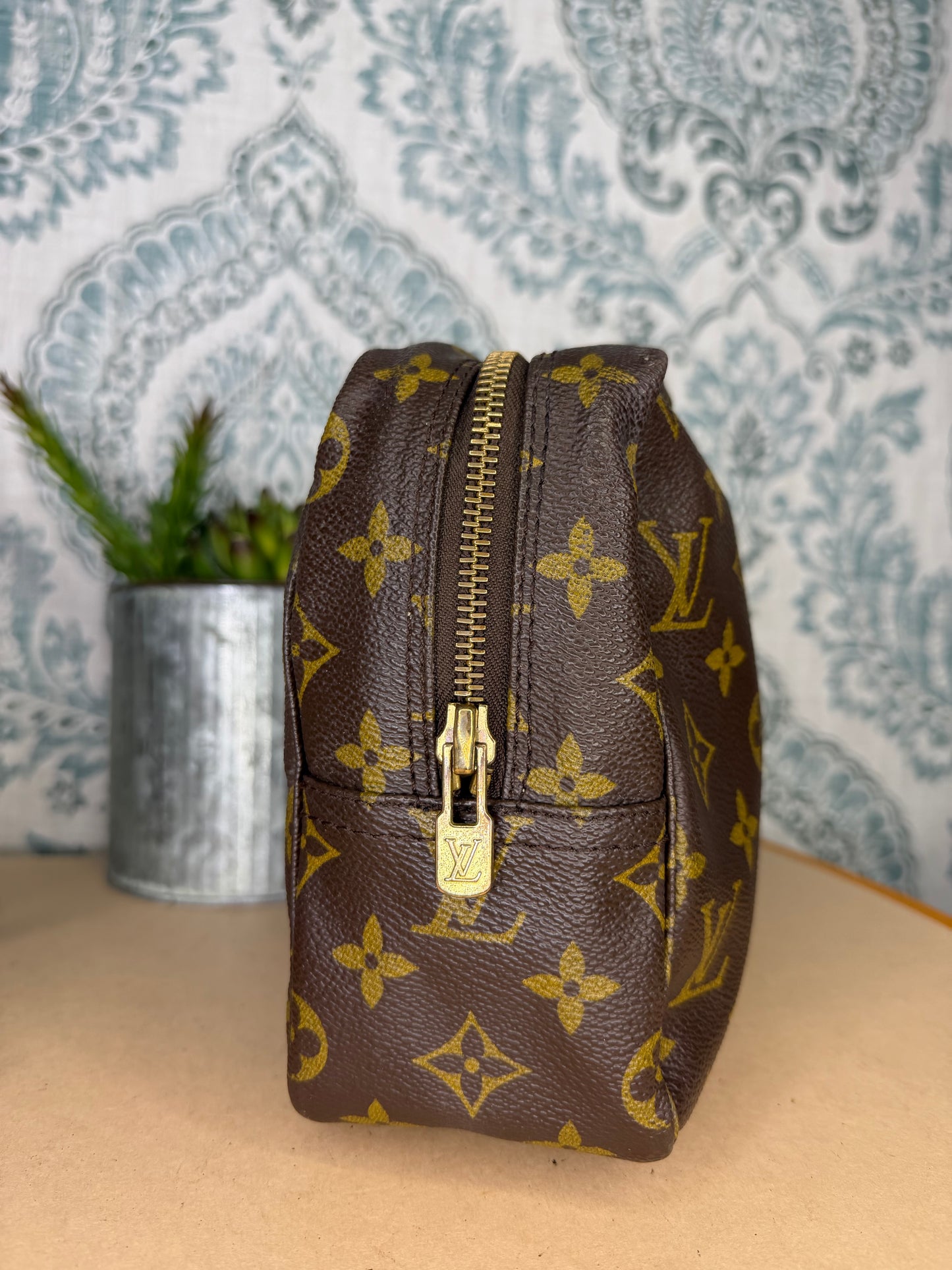 Louis Vuitton Trousse 28