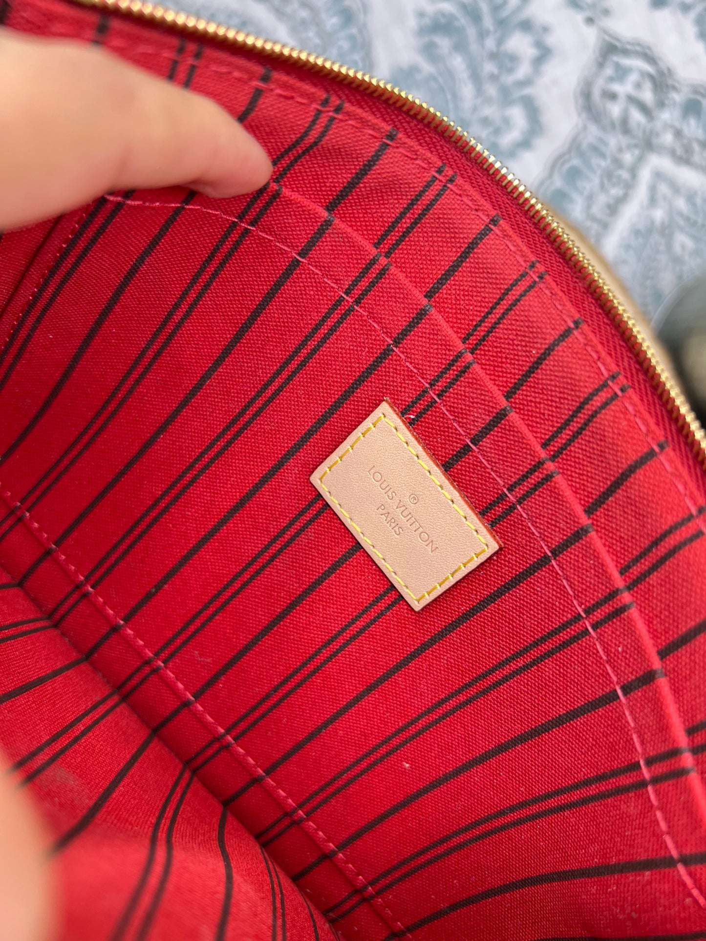 Neverfull Pouch Cherry Red