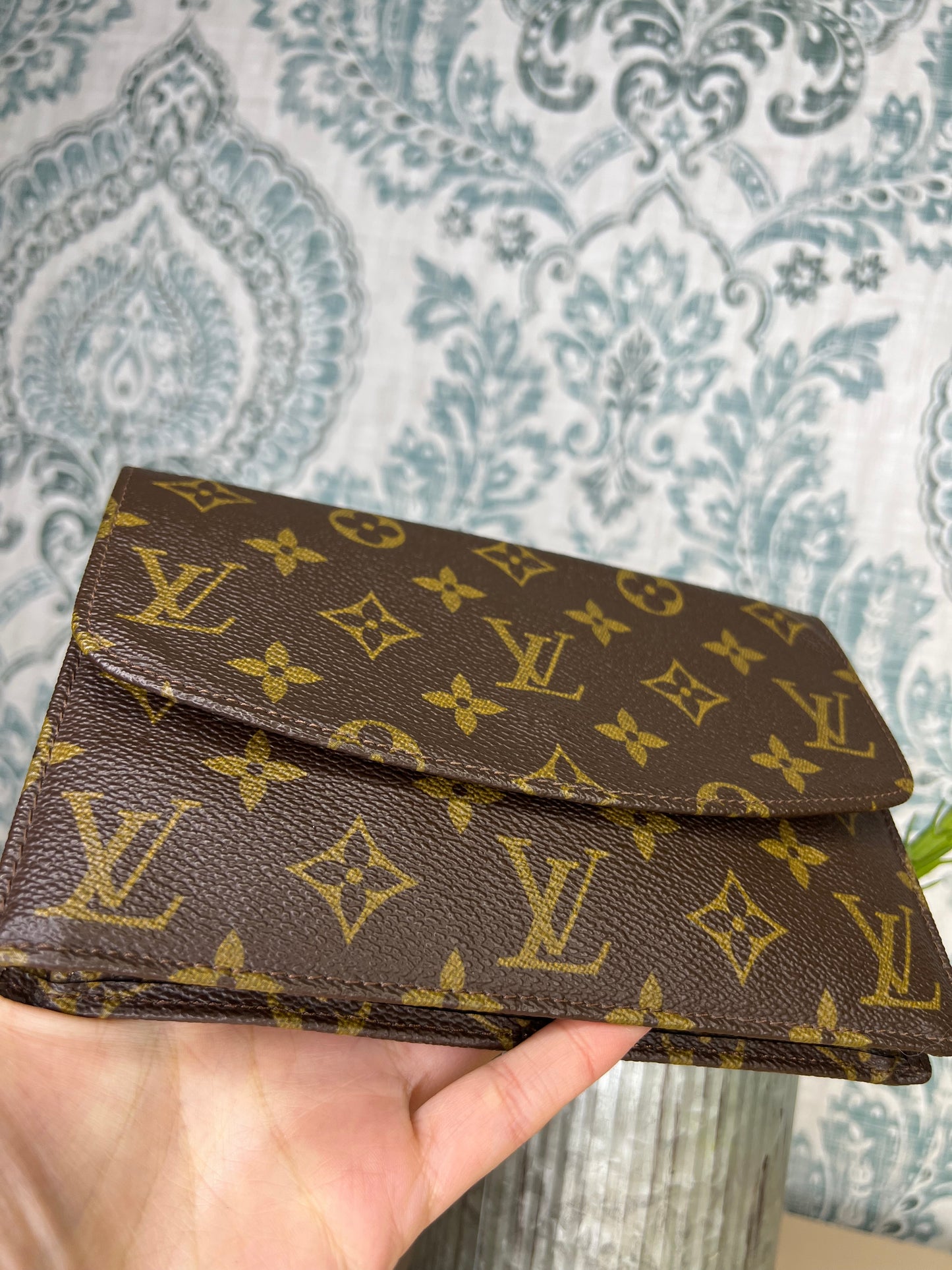 Louis Vuitton Rabat 20 Clutch