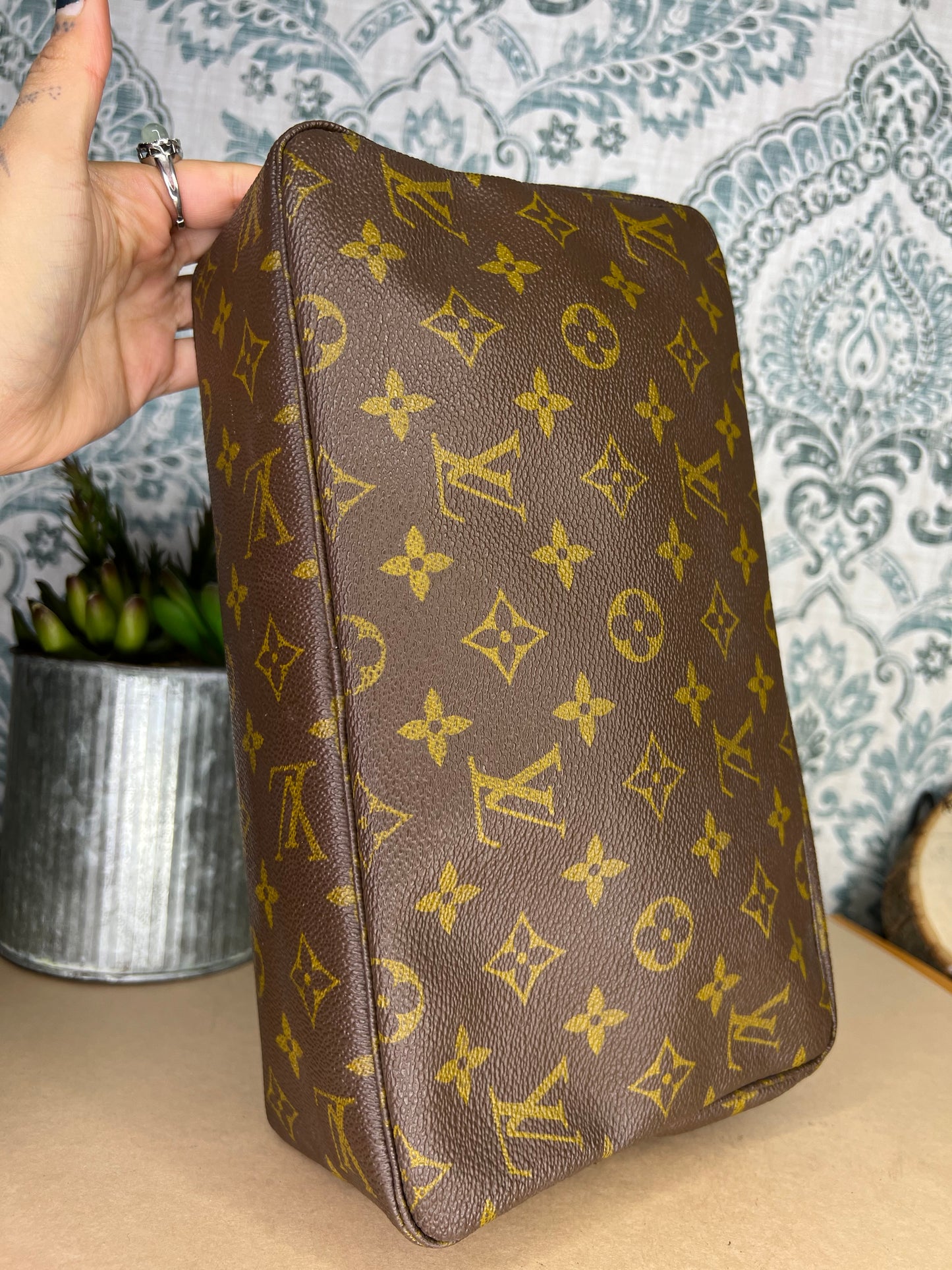 Louis Vuitton Trousse 28