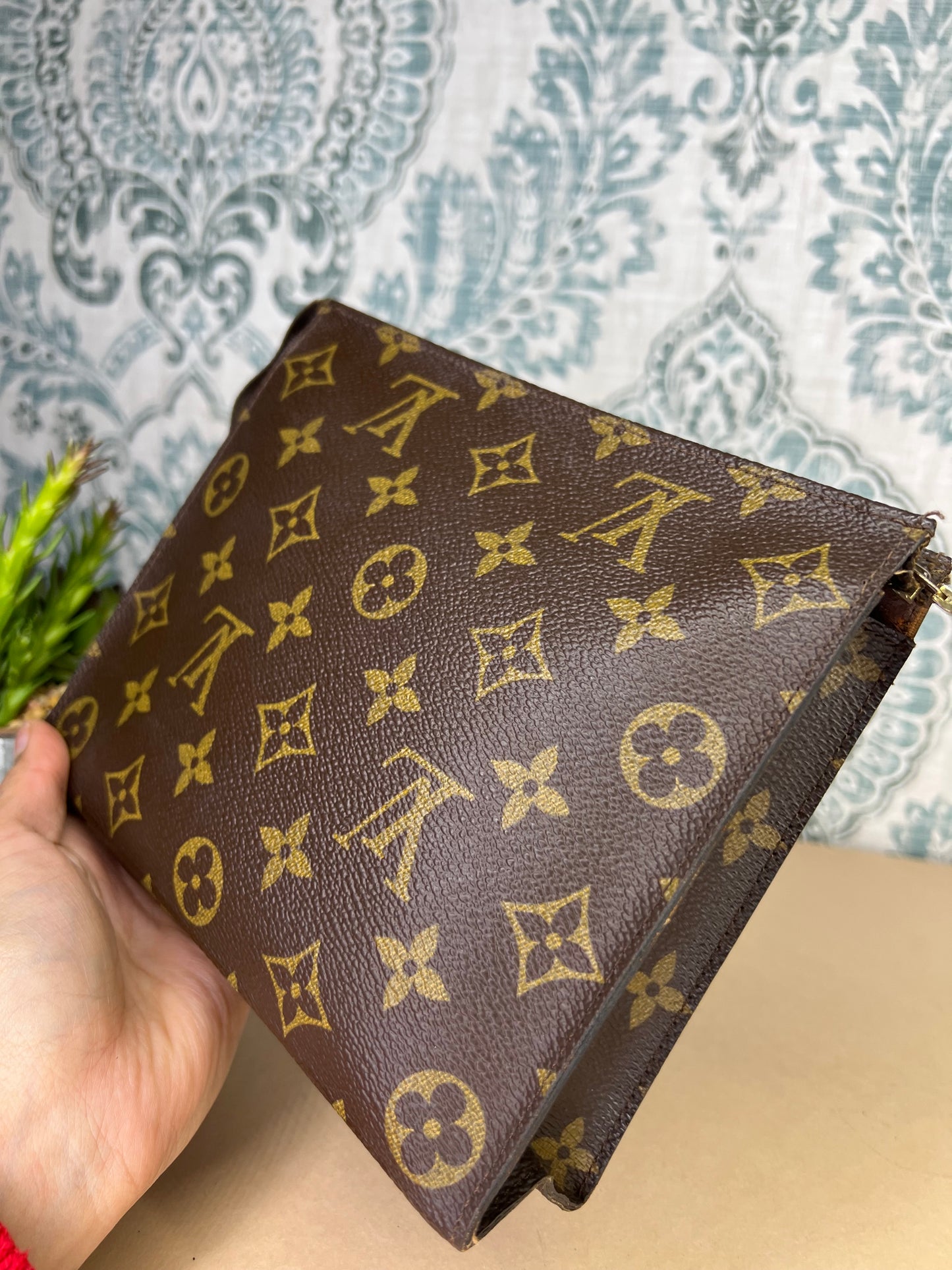 Louis Vuitton Toiletry 19