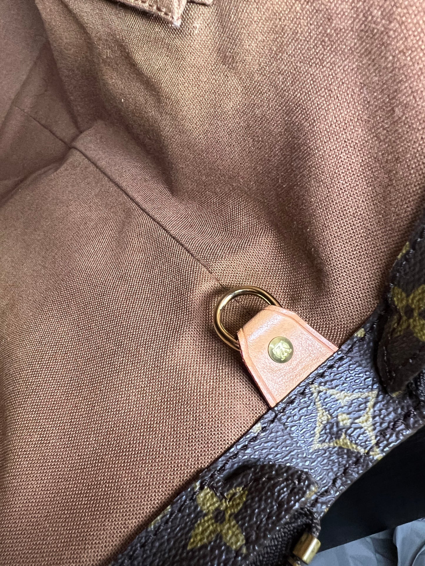 Louis Vuitton Cabas Mezzo