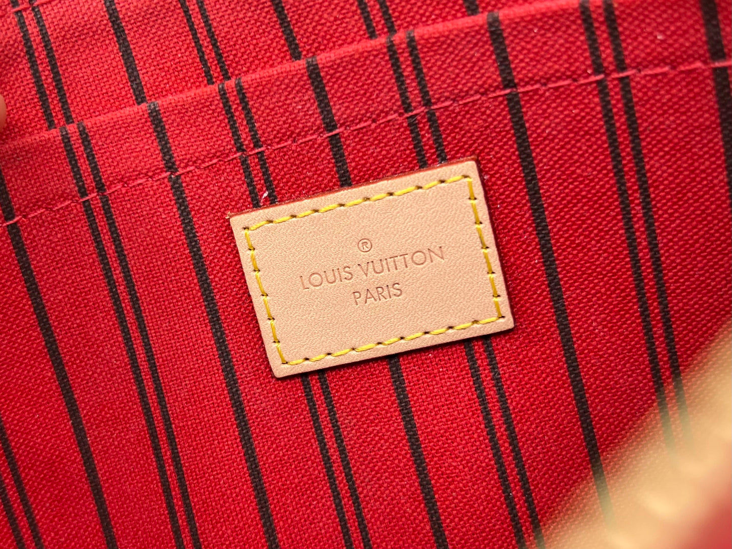 Neverfull Pouch Cherry Red