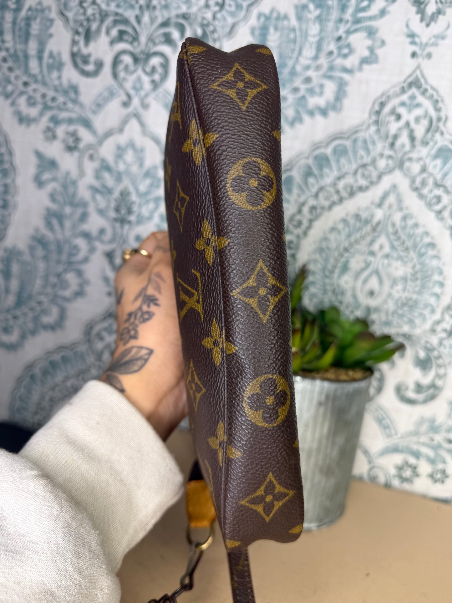 Louis Vuitton Pochette Accessories with Monogram Strap