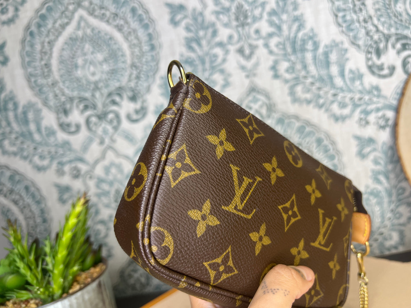 Louis Vuitton Bucket Pochette