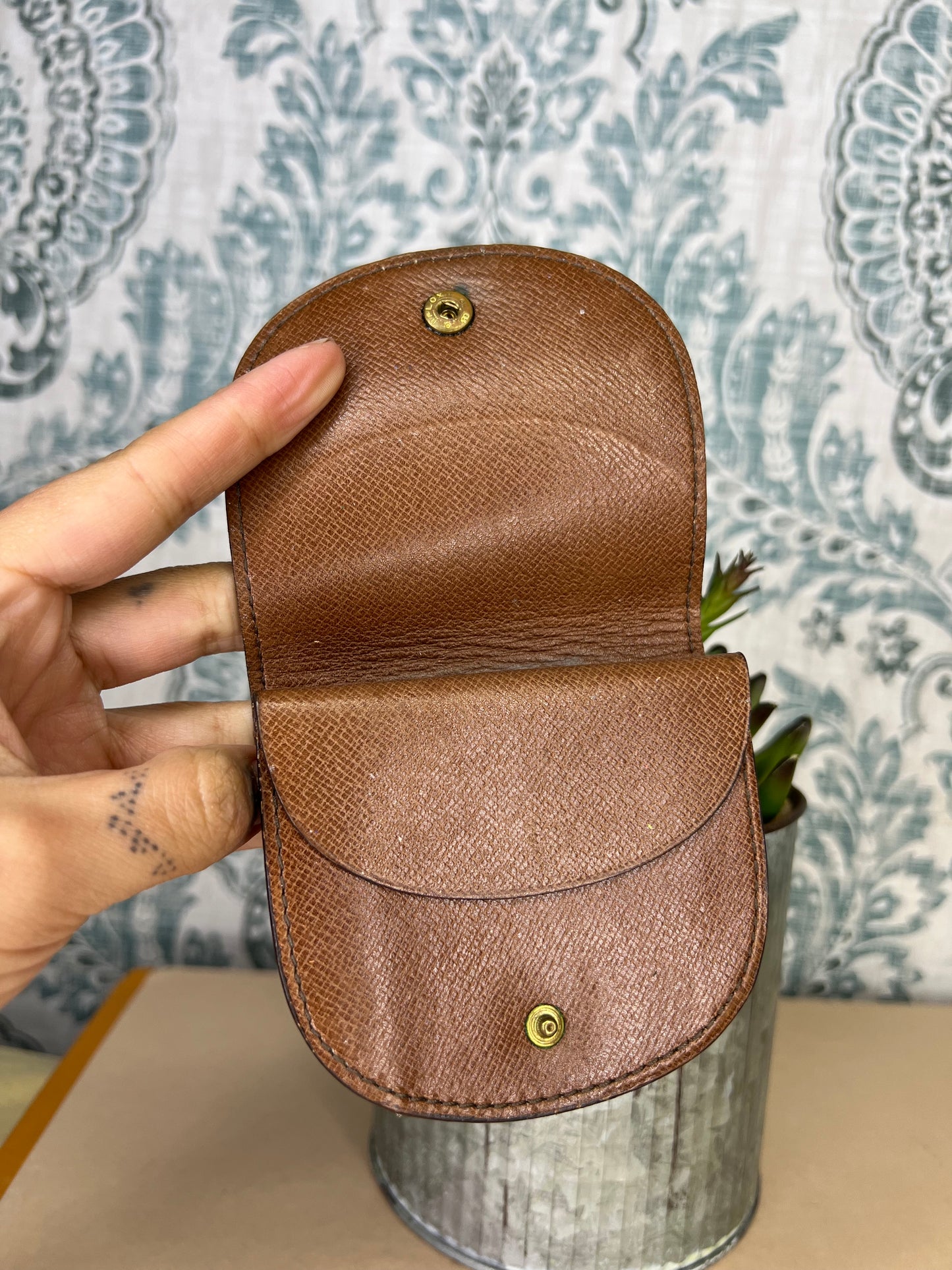 Louis Vuitton Porte Monnaie Gousset Coin / Card Case