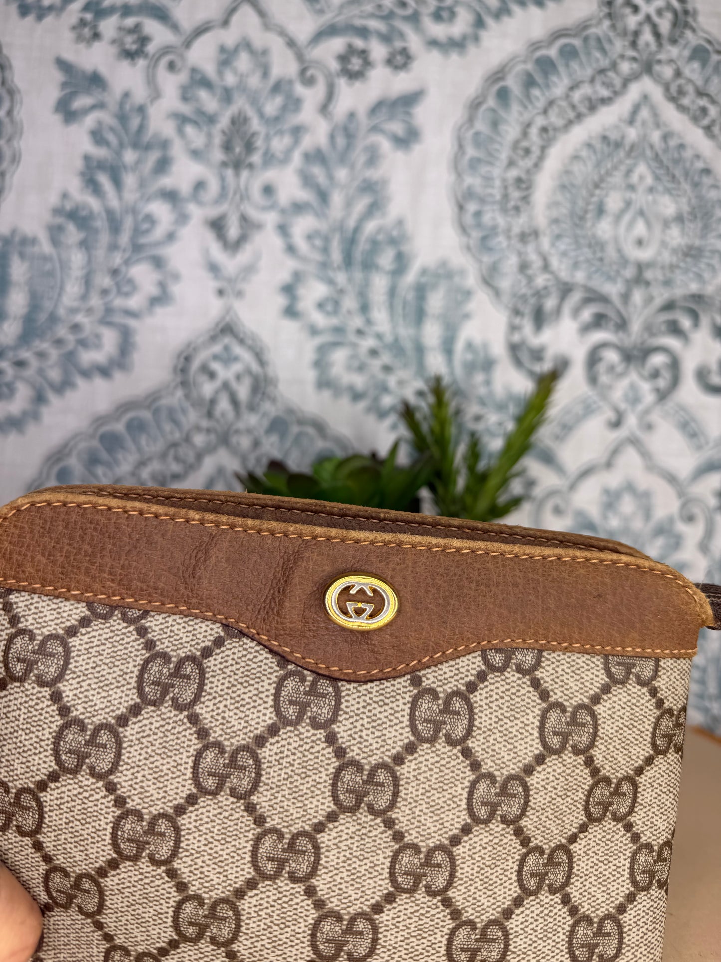 Gucci Supreme Brown Vintage Zipped Pouch