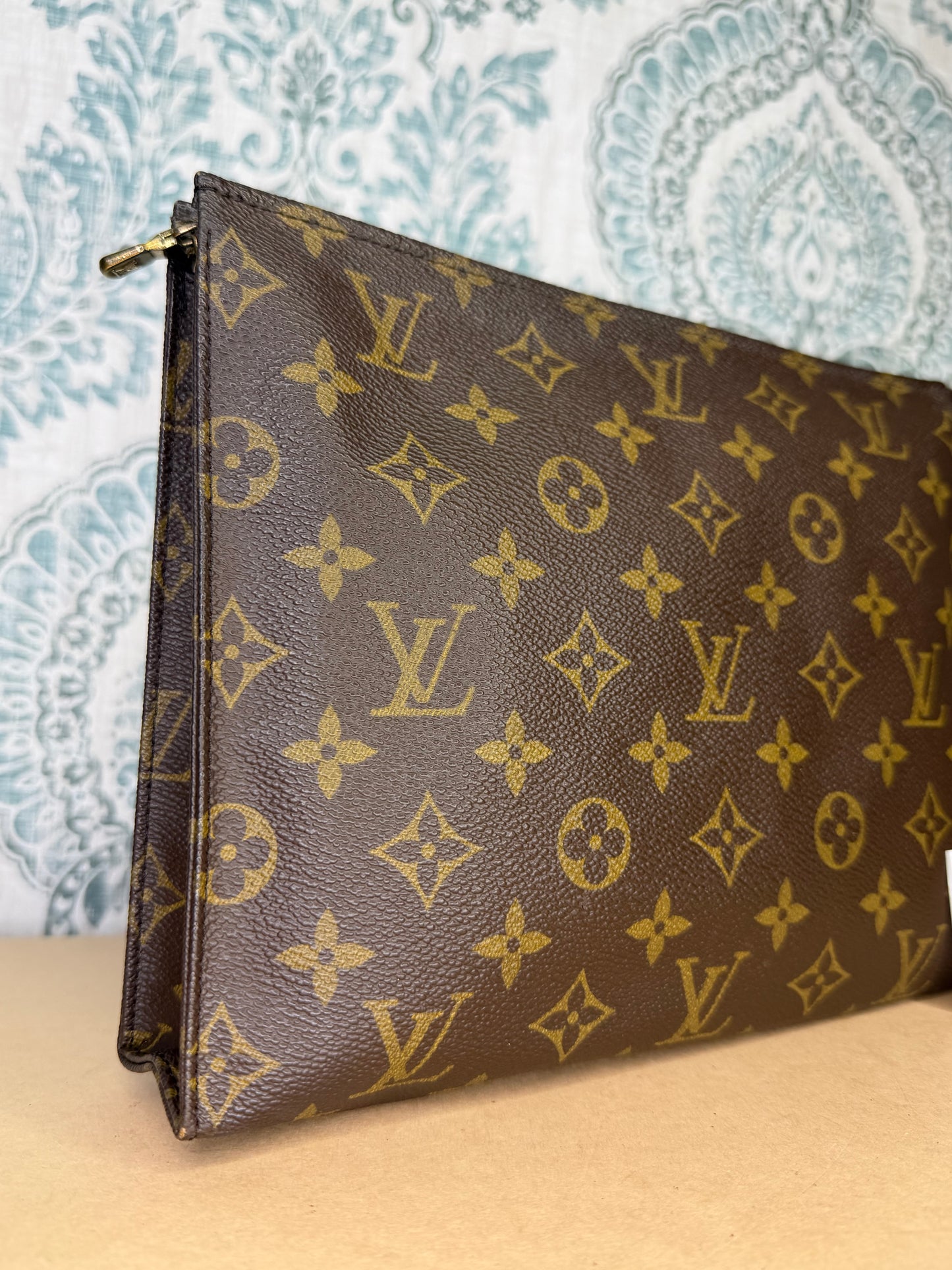 Louis Vuitton Toiletry 26