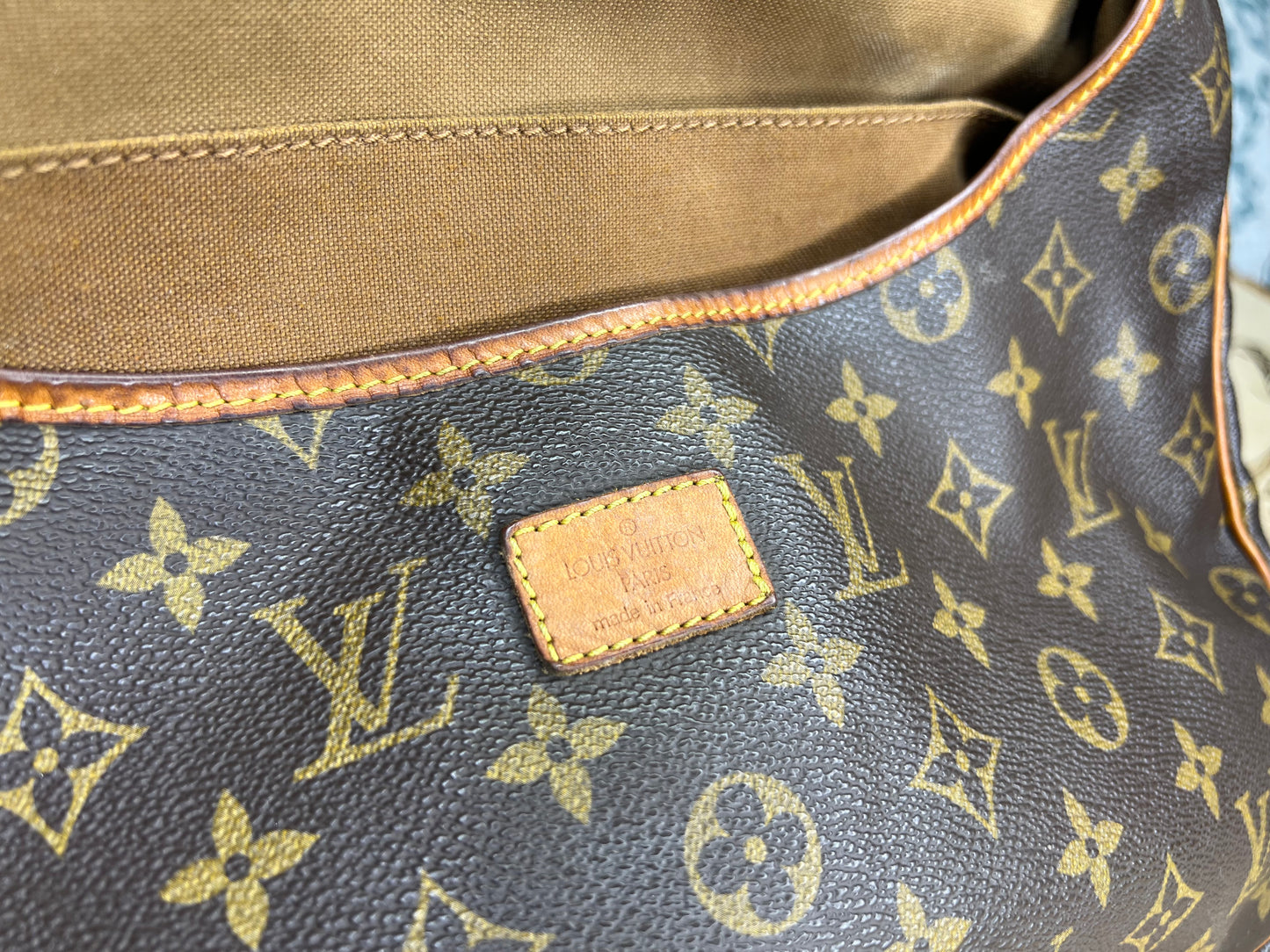 Louis Vuitton Saumur 35