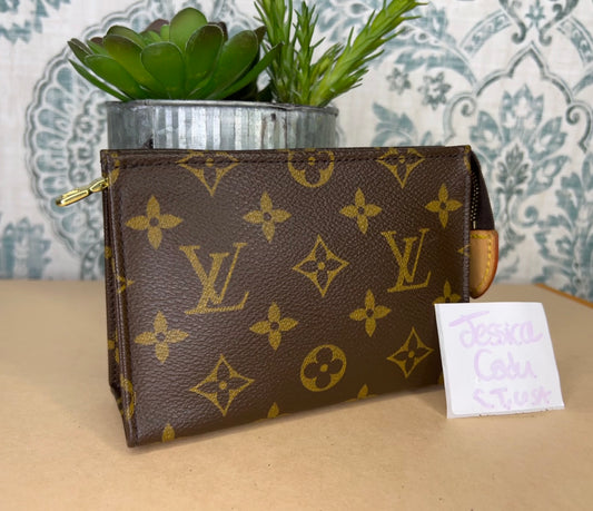 Louis Vuitton Toiletry 15