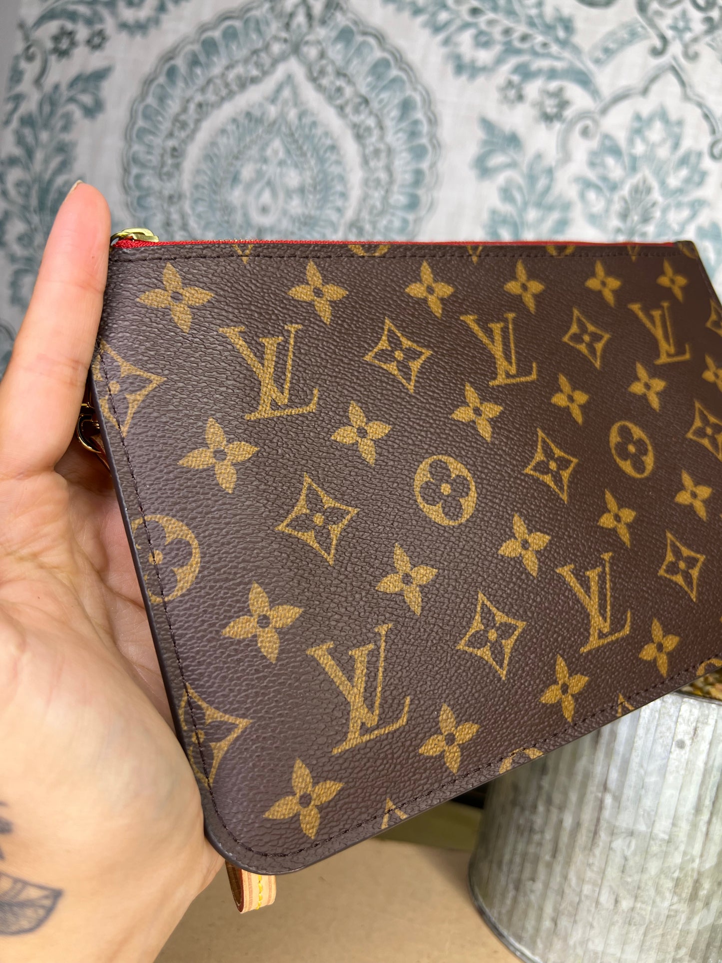 Neverfull Pouch Cherry Red