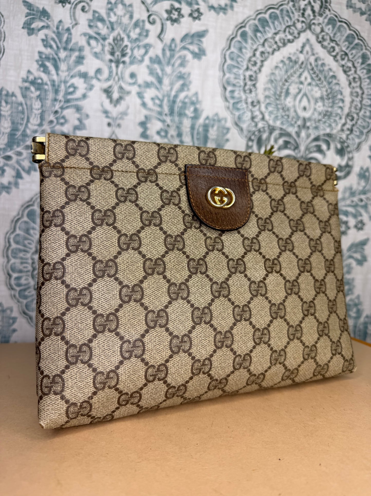 Gucci Supreme Brown Vintage Clutch