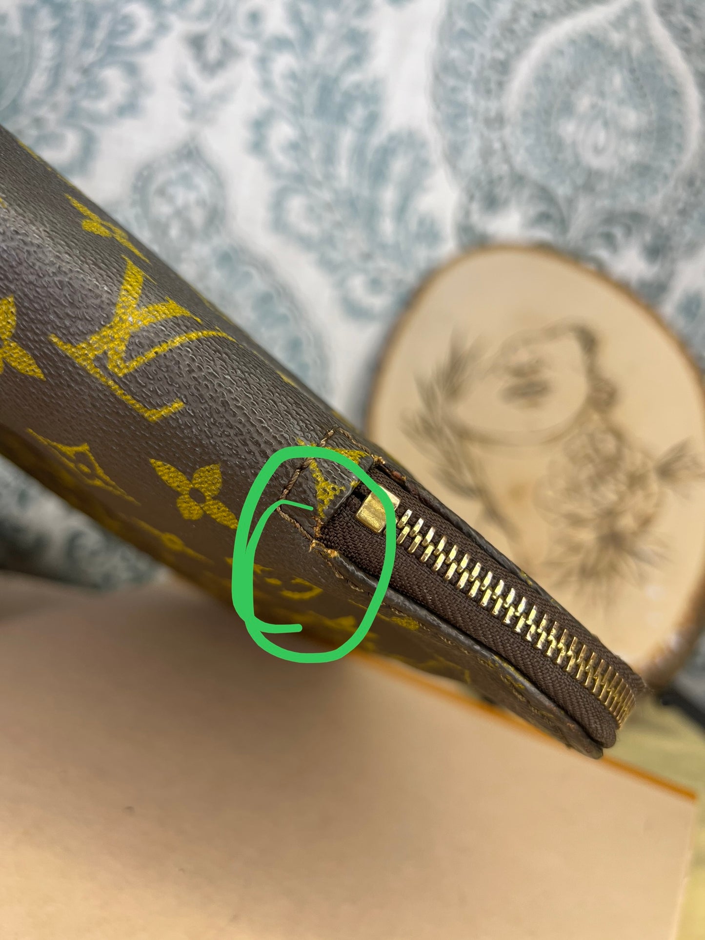 Louis Vuitton Poche Documents