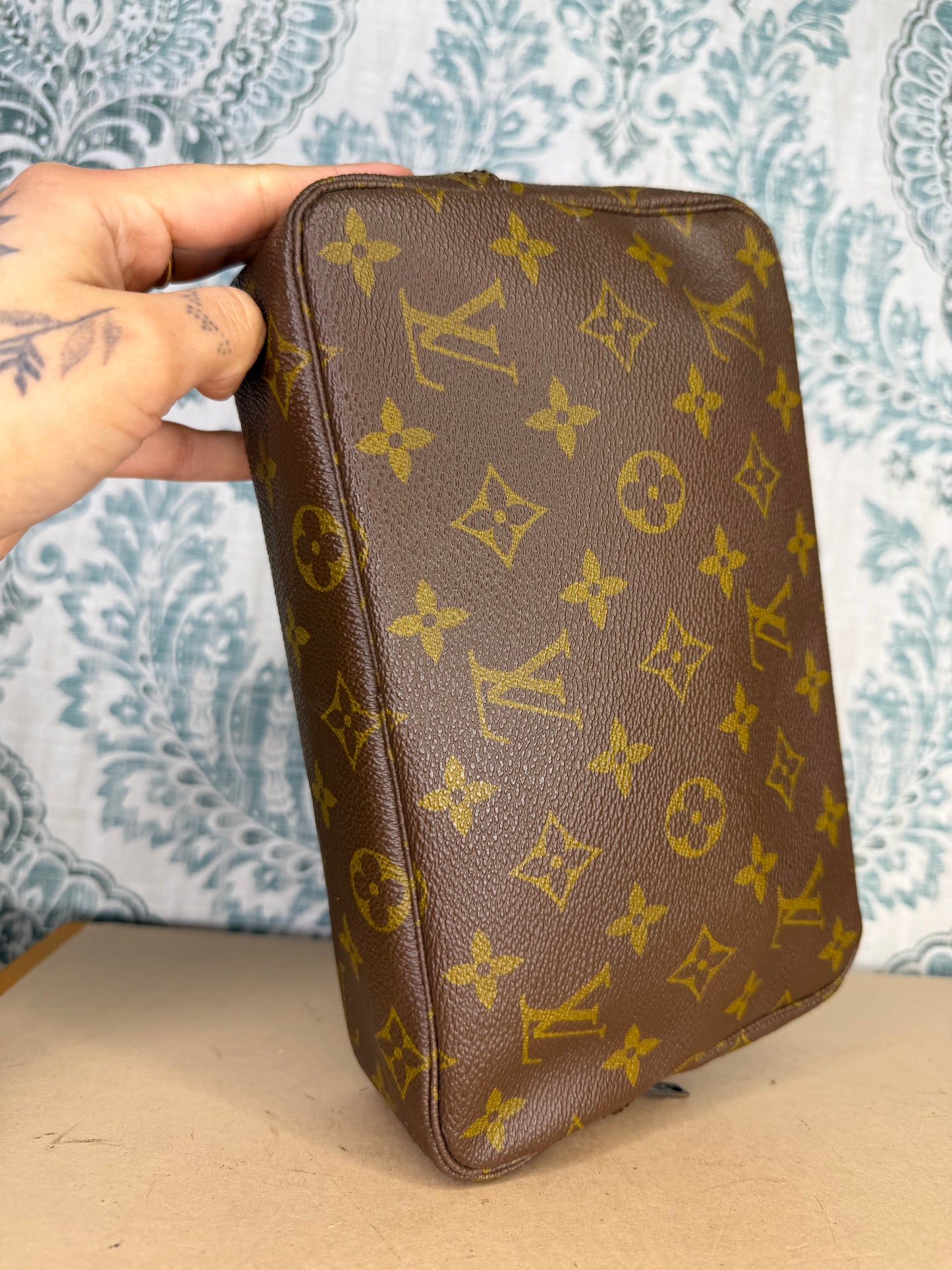 Louis Vuitton Trousse 23