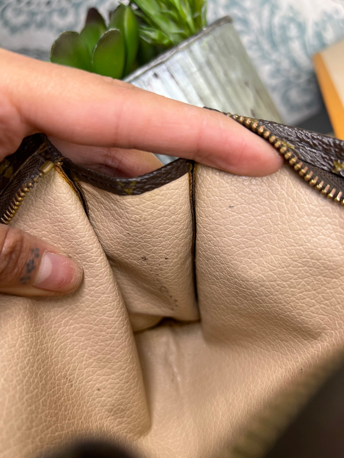 Louis Vuitton Toiletry 15