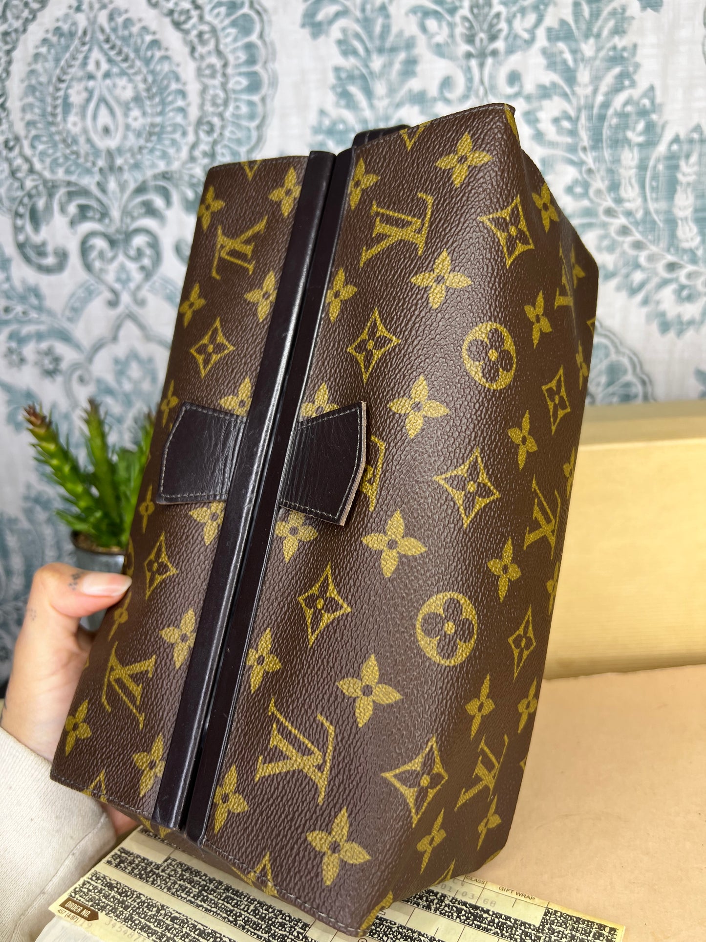 Louis Vuitton Toiletry / Dopp Kit