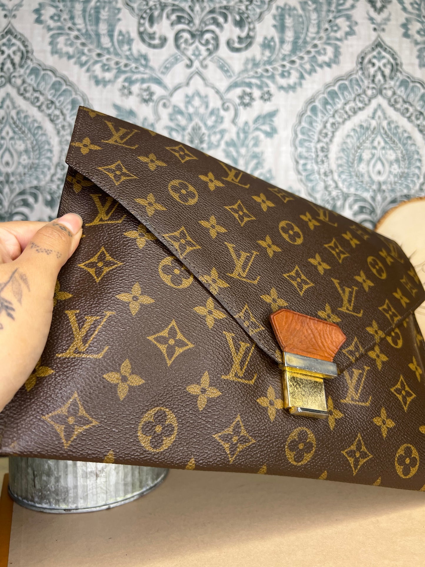 Louis Vuitton Poche Plate Clutch