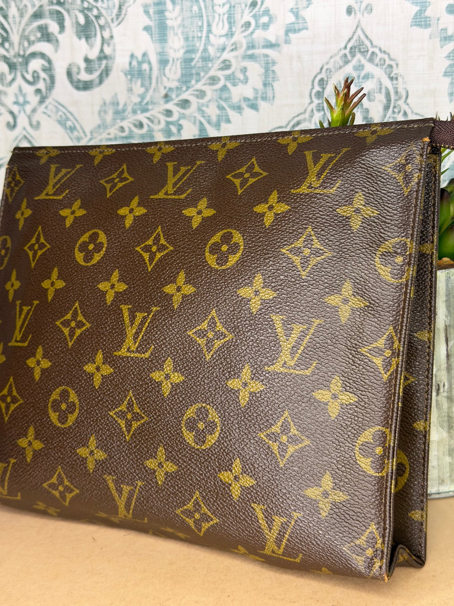 Louis Vuitton Toiletry 26