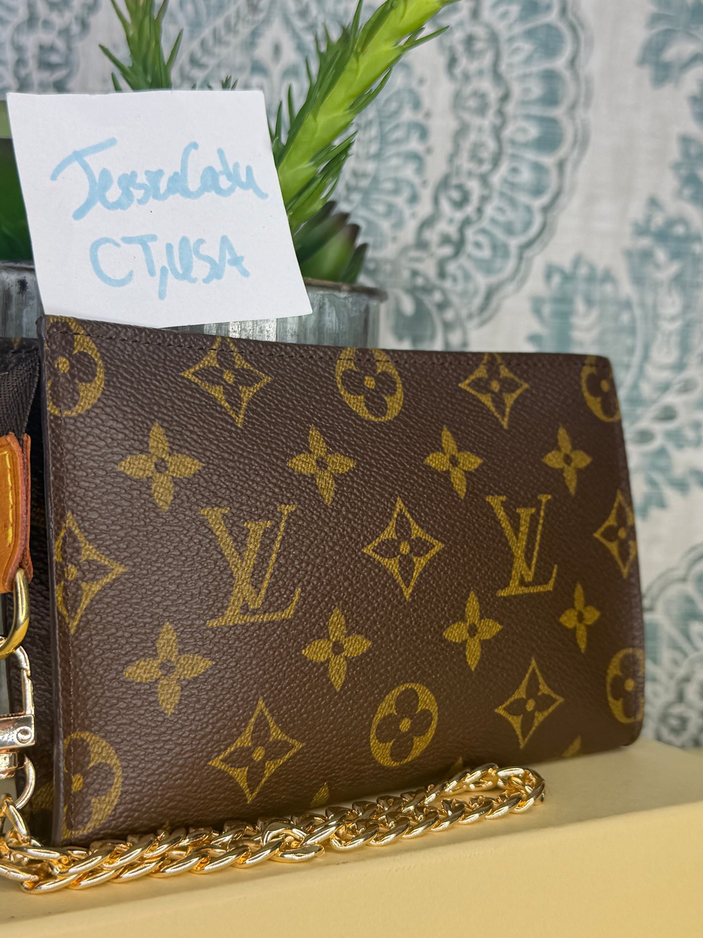 Louis Vuitton Bucket PM Pochette