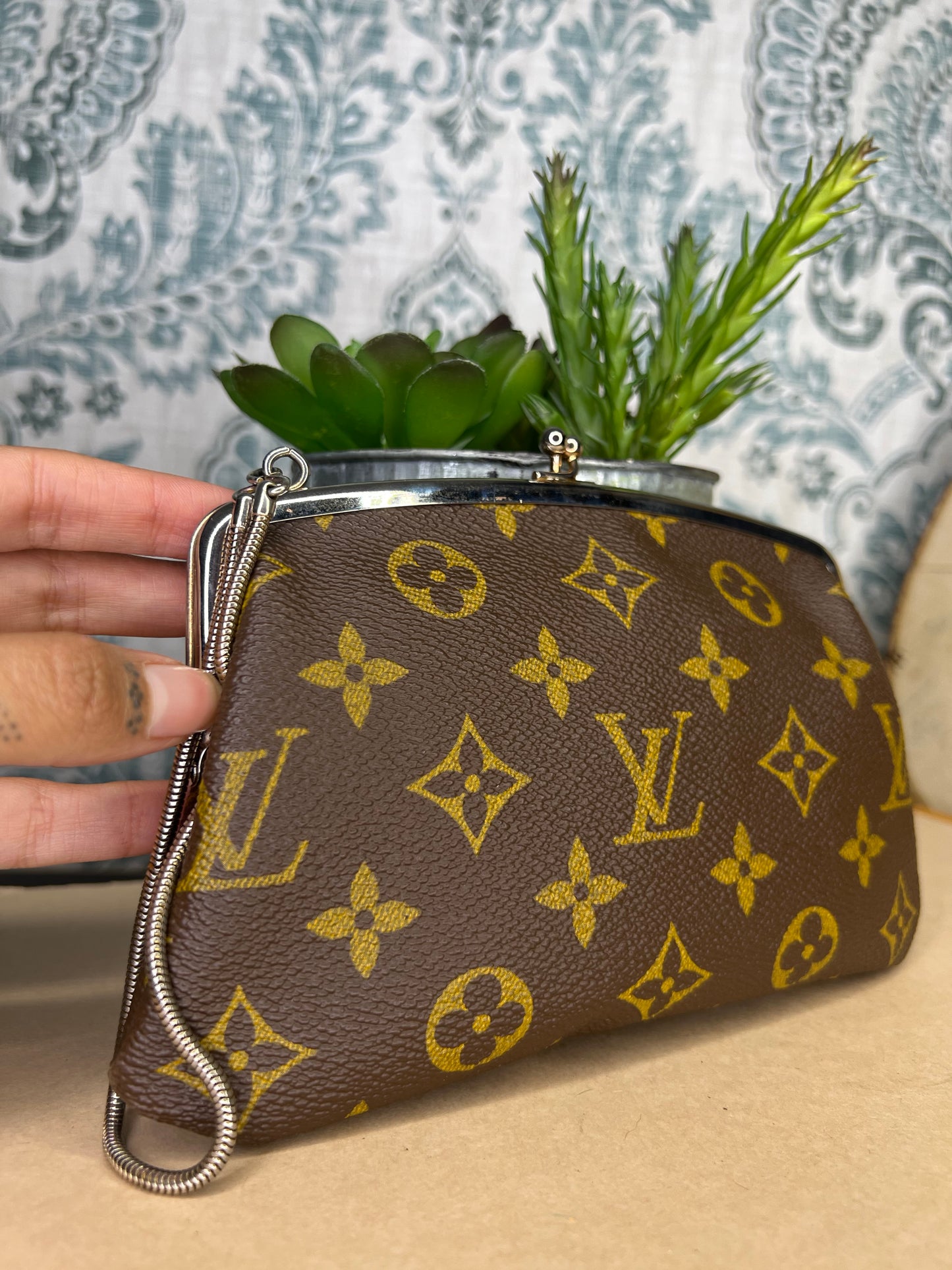 Louis Vuitton French Company Kisslock Pouch