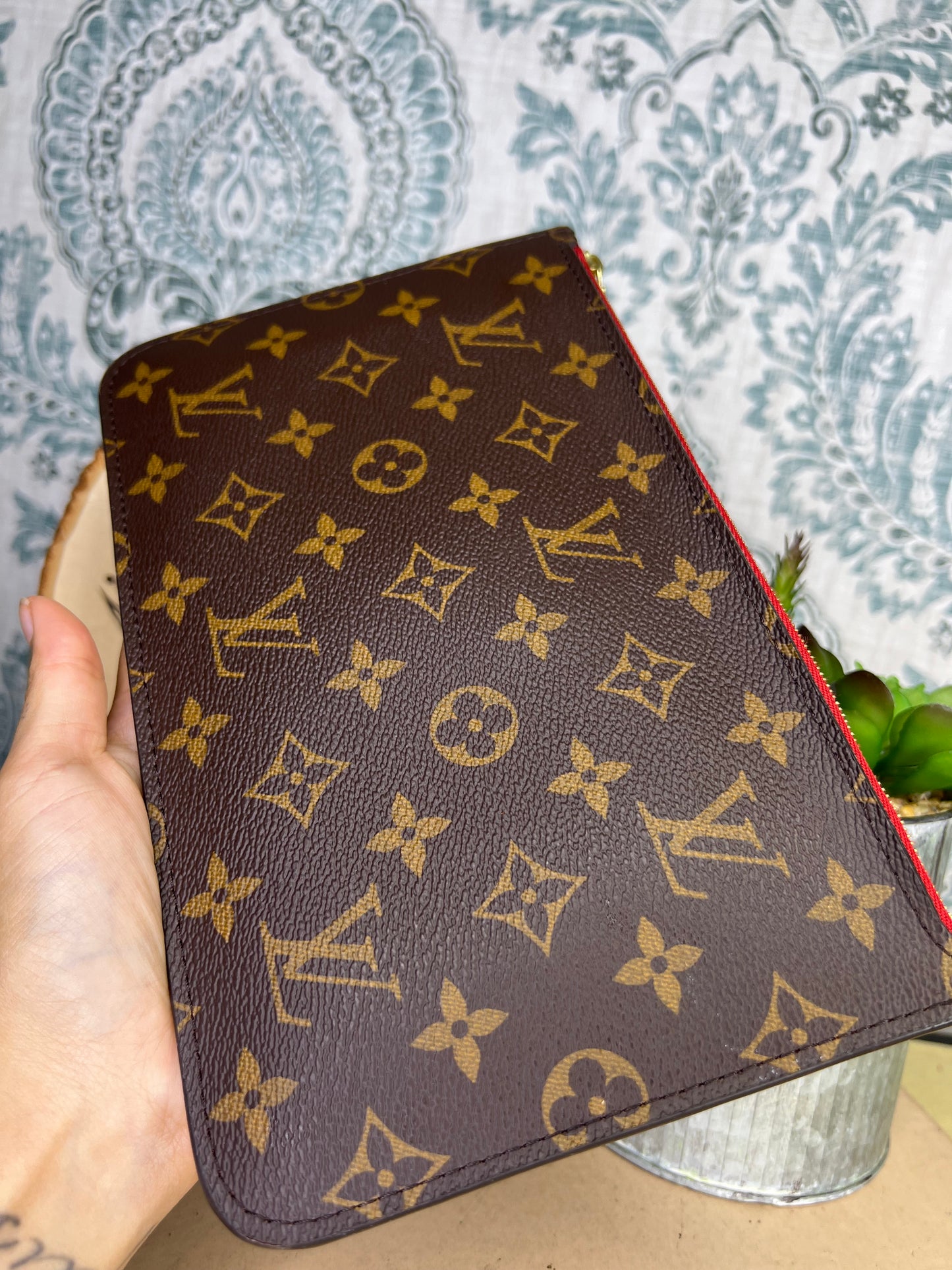 Neverfull Pouch Cherry Red