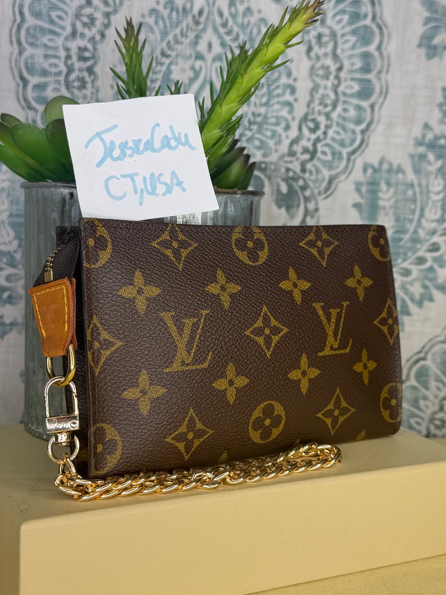 Louis Vuitton Bucket PM Pochette