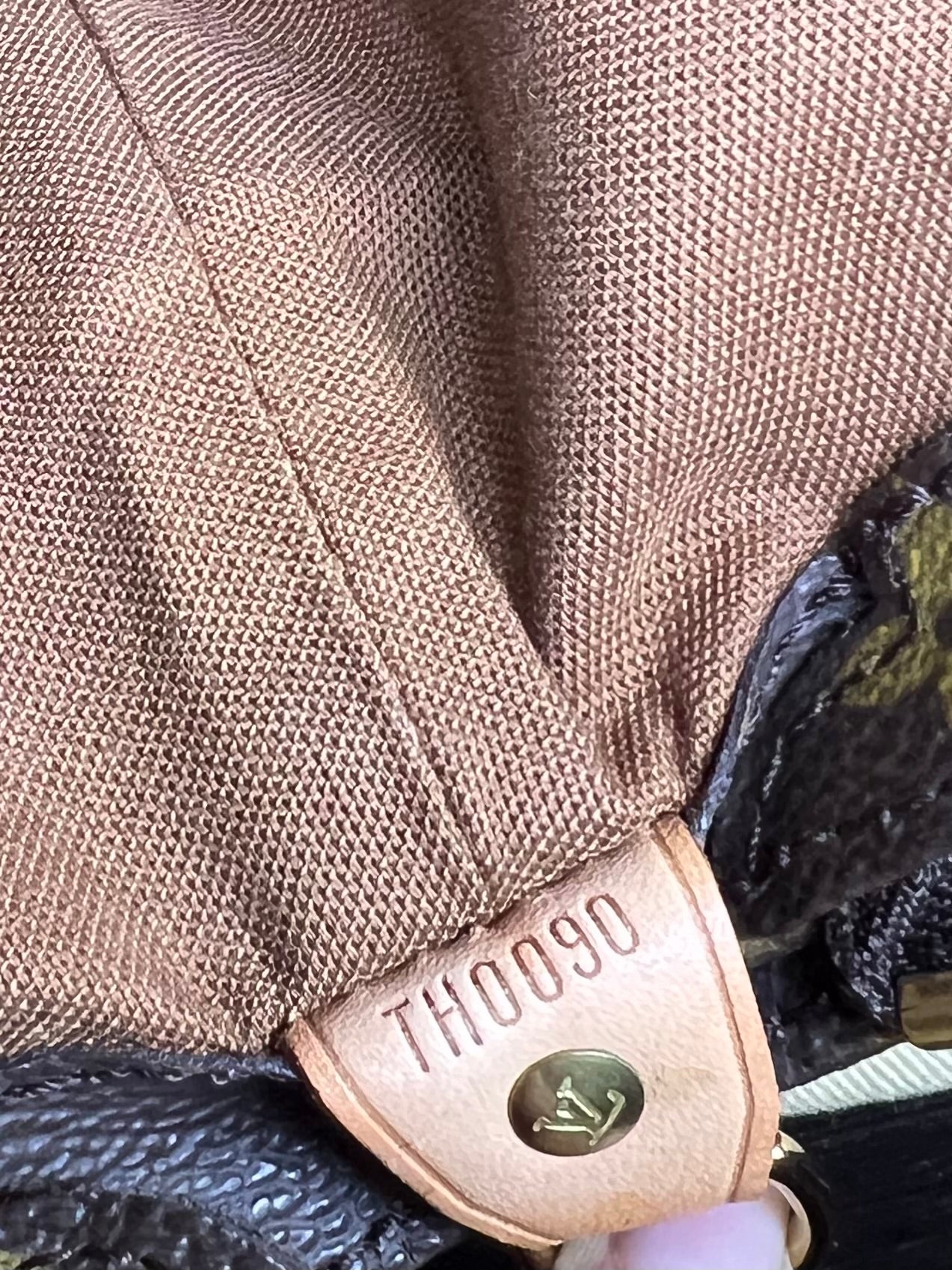 Louis Vuitton Cabas Mezzo