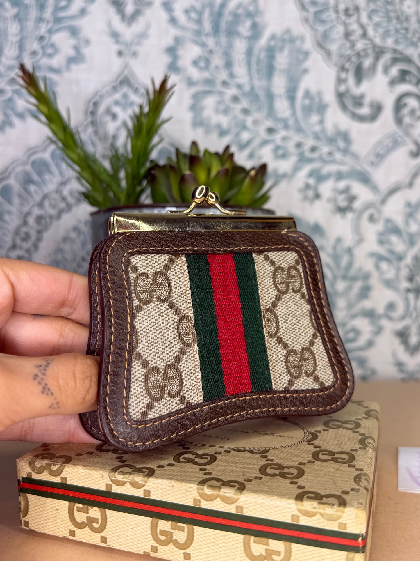 Gucci Vintage Sherry Line Kiss Lock Coin Purse