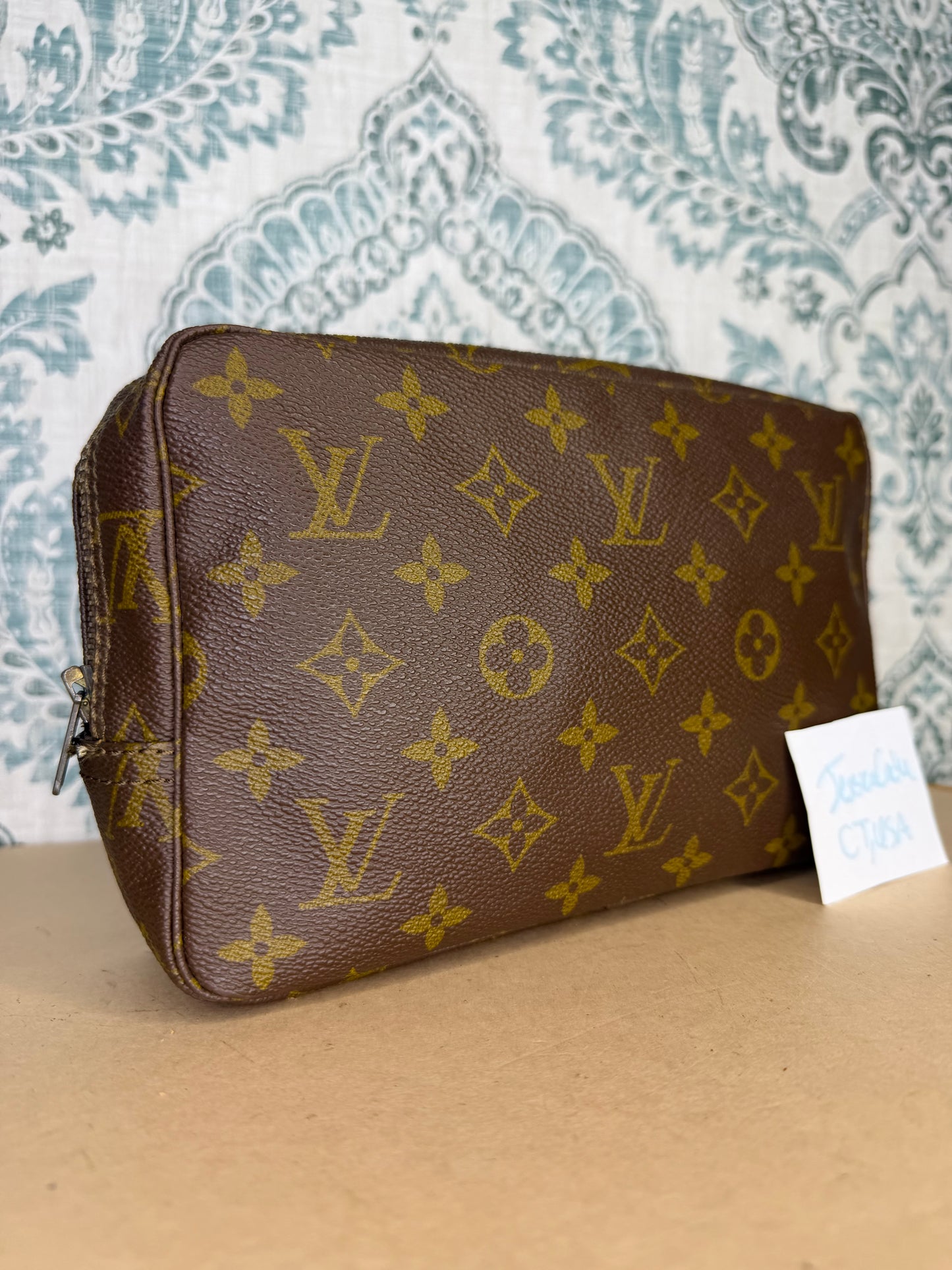 Louis Vuitton Trousse 23