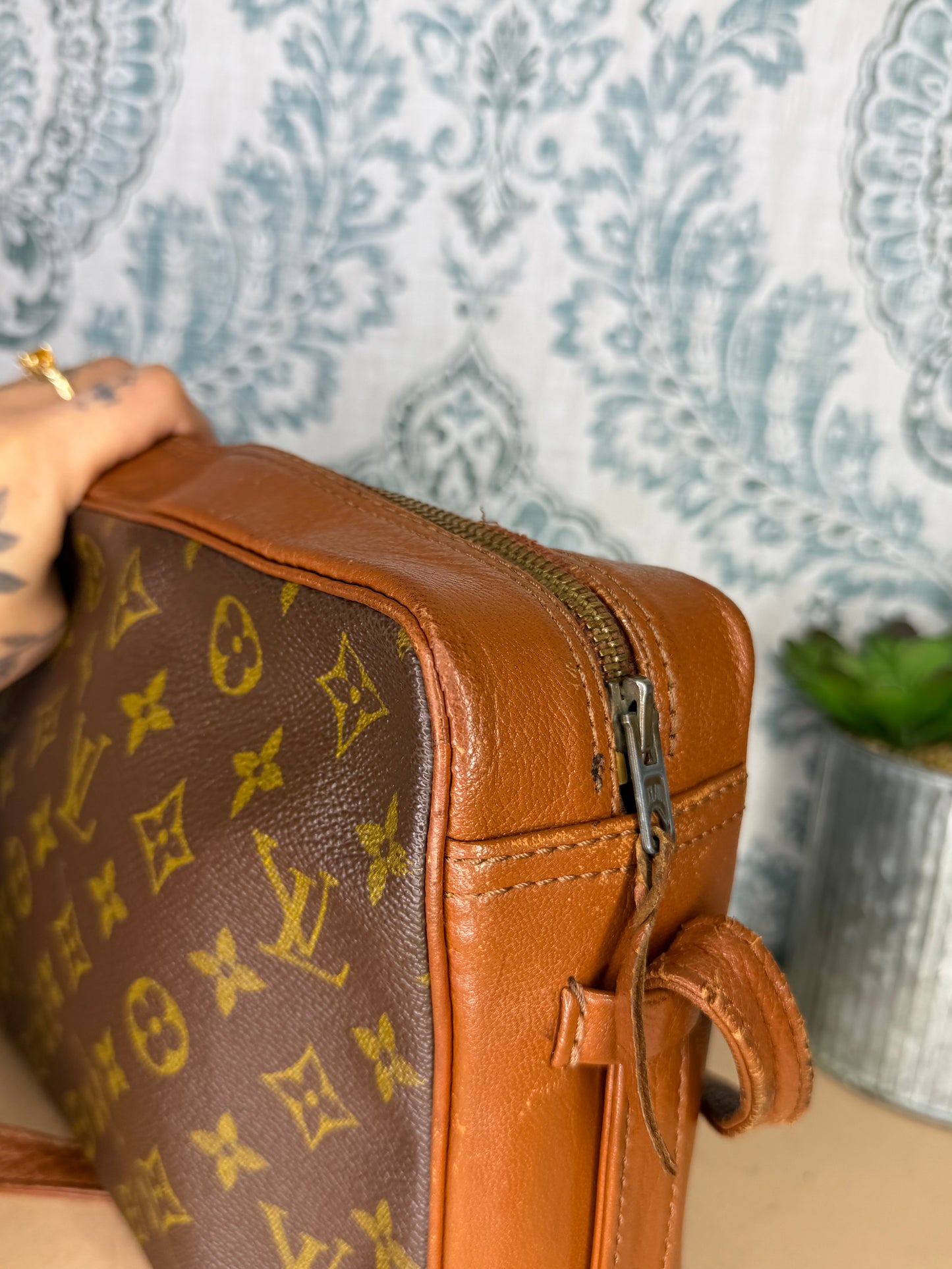 Louis Vuitton Sac Bandouliere 30 (needs new zipper)