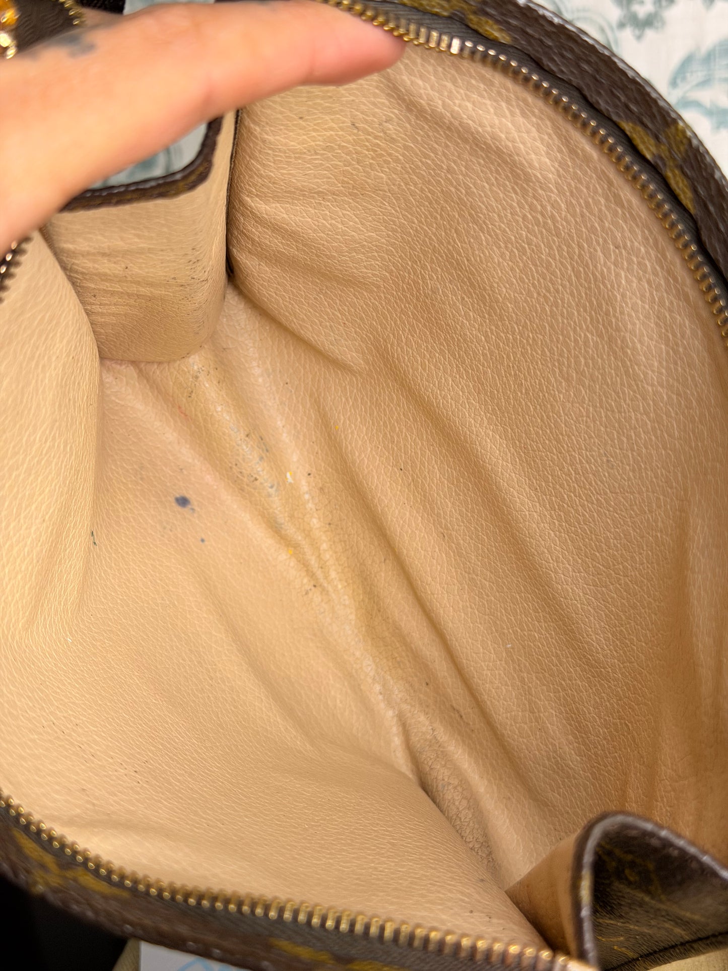 Louis Vuitton Toiletry 19