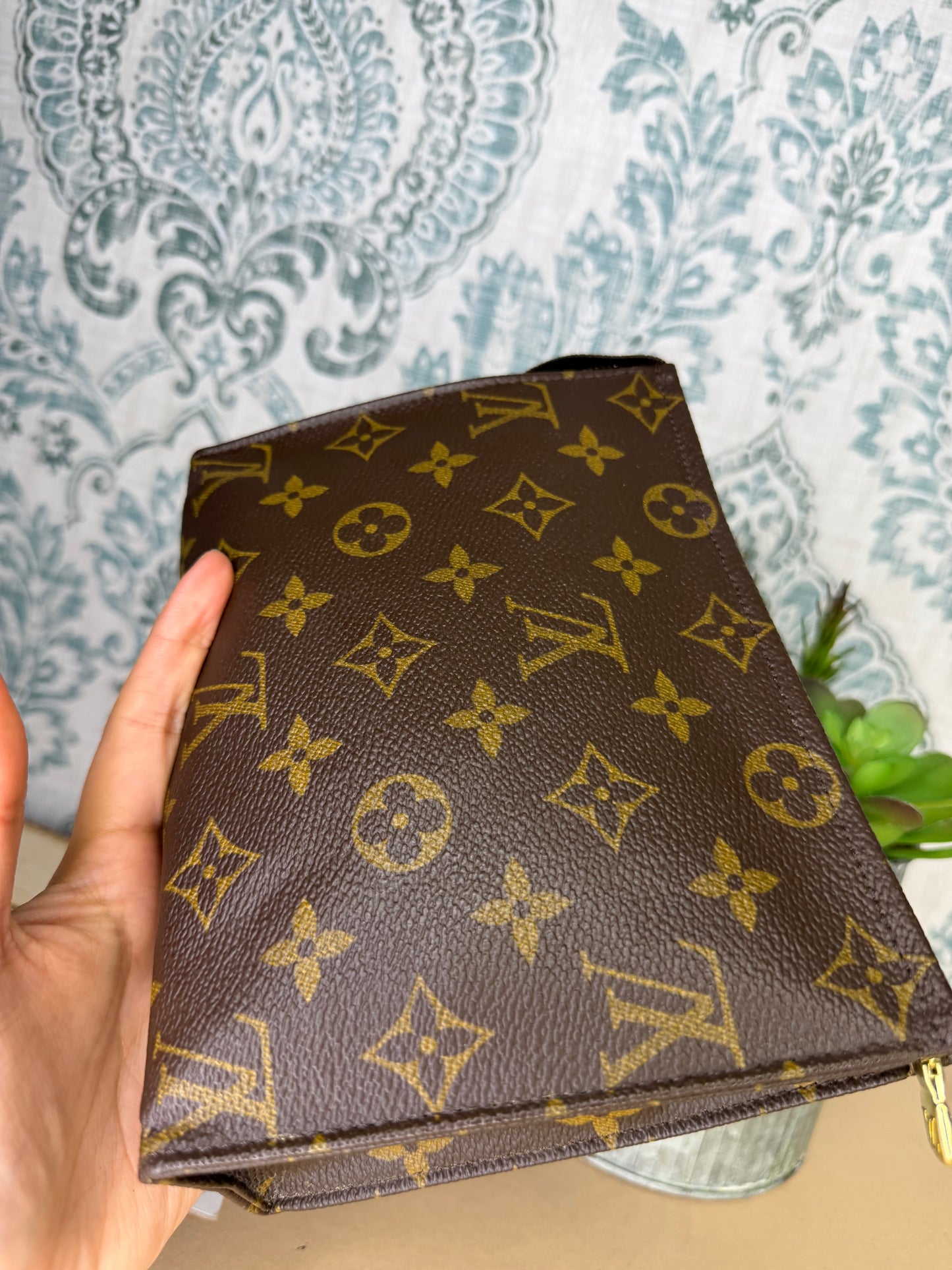 Louis Vuitton Toiletry 19