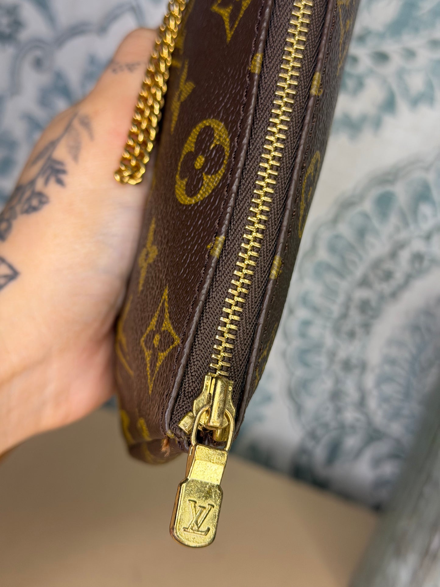 Louis Vuitton Sac Shopping Pouch