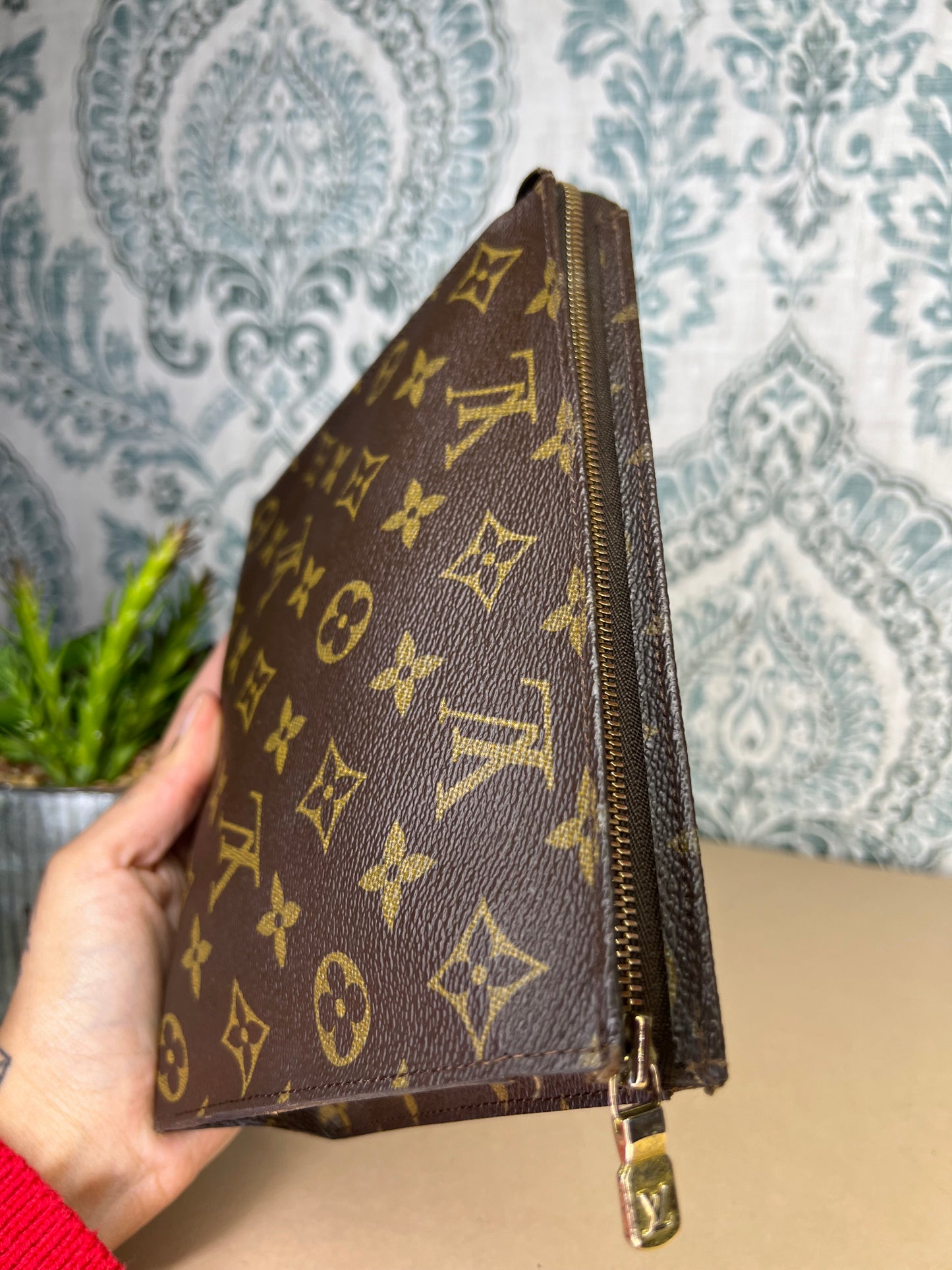 Louis Vuitton Toiletry 19