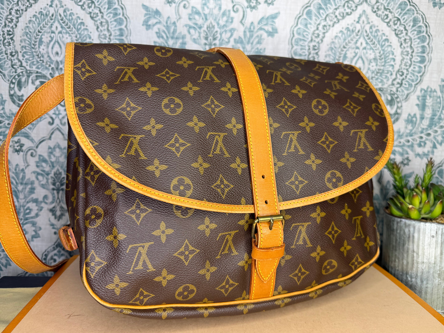 Louis Vuitton Saumur 35
