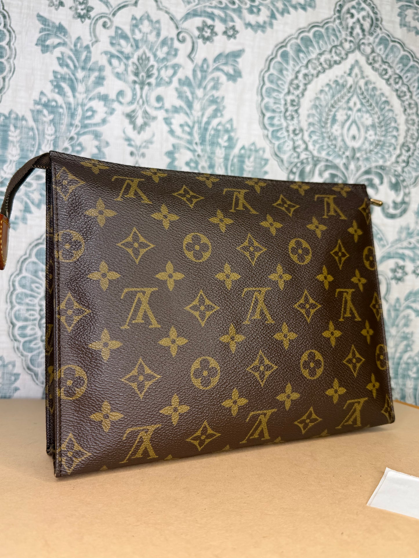 Louis Vuitton Toiletry 26