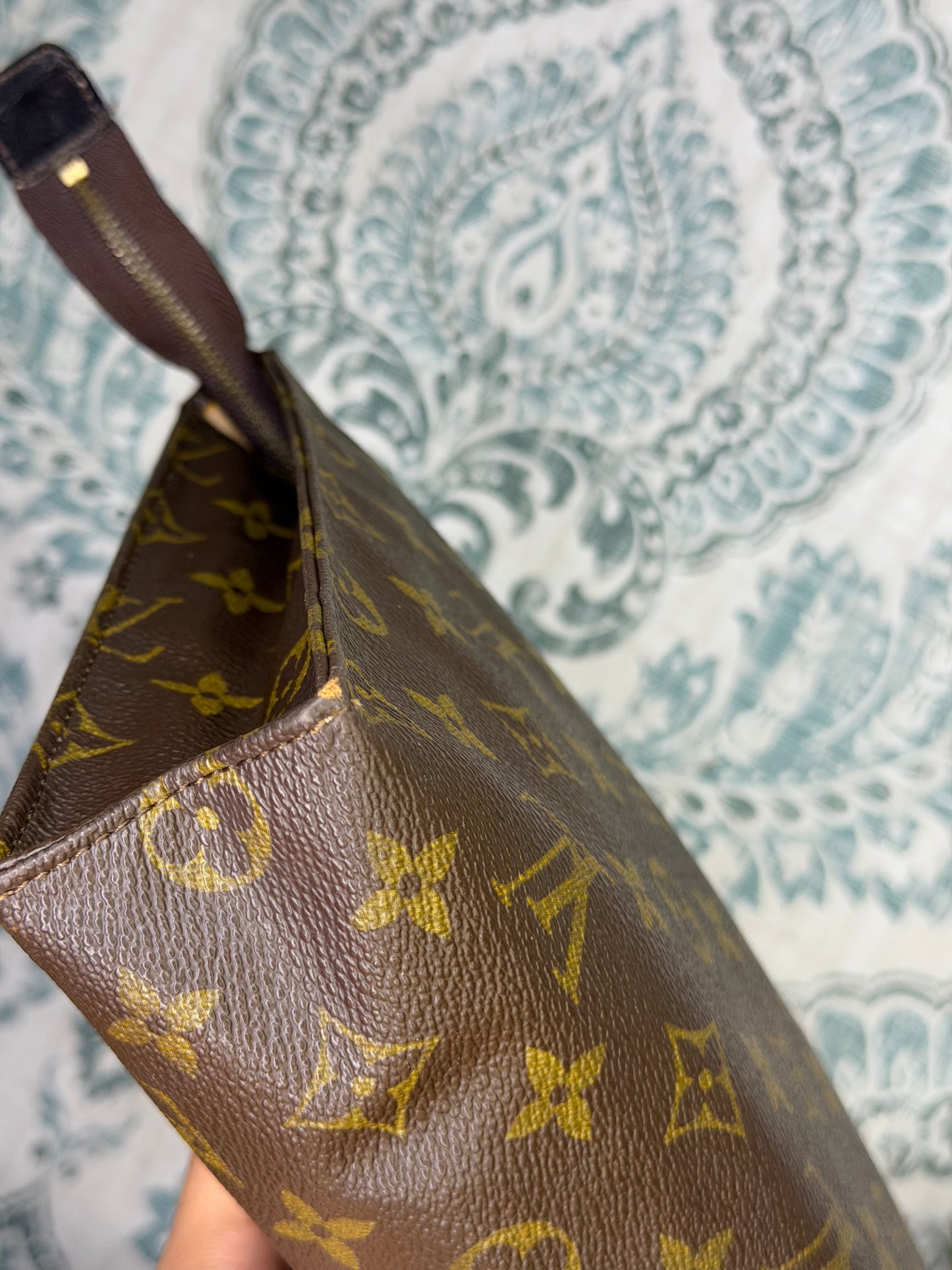 Louis Vuitton Toiletry 26