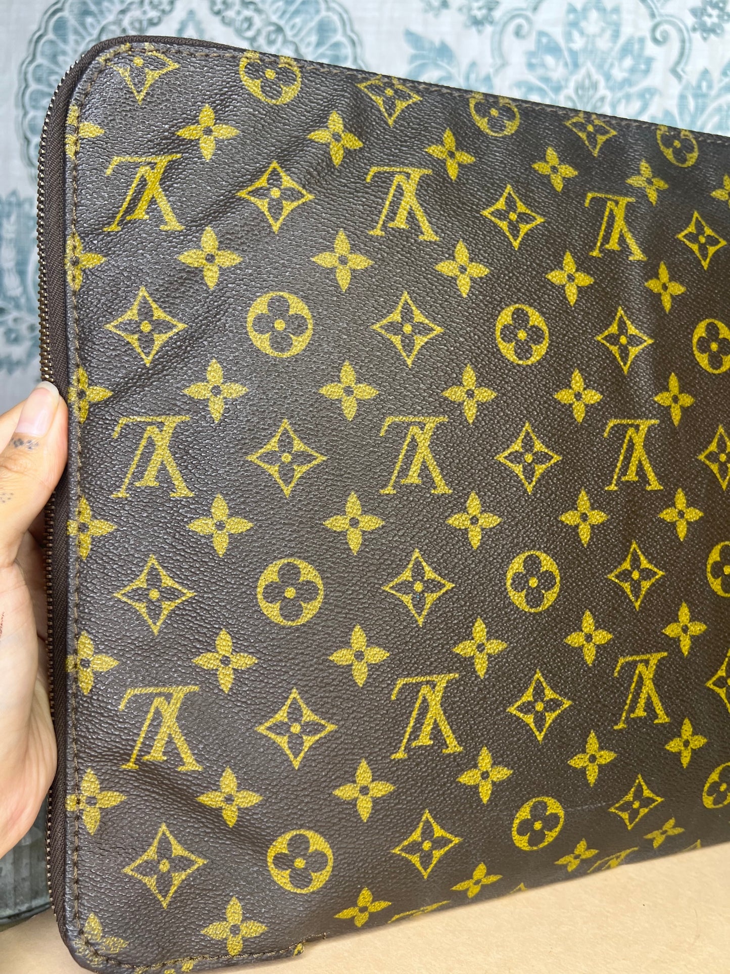 Louis Vuitton Poche Documents