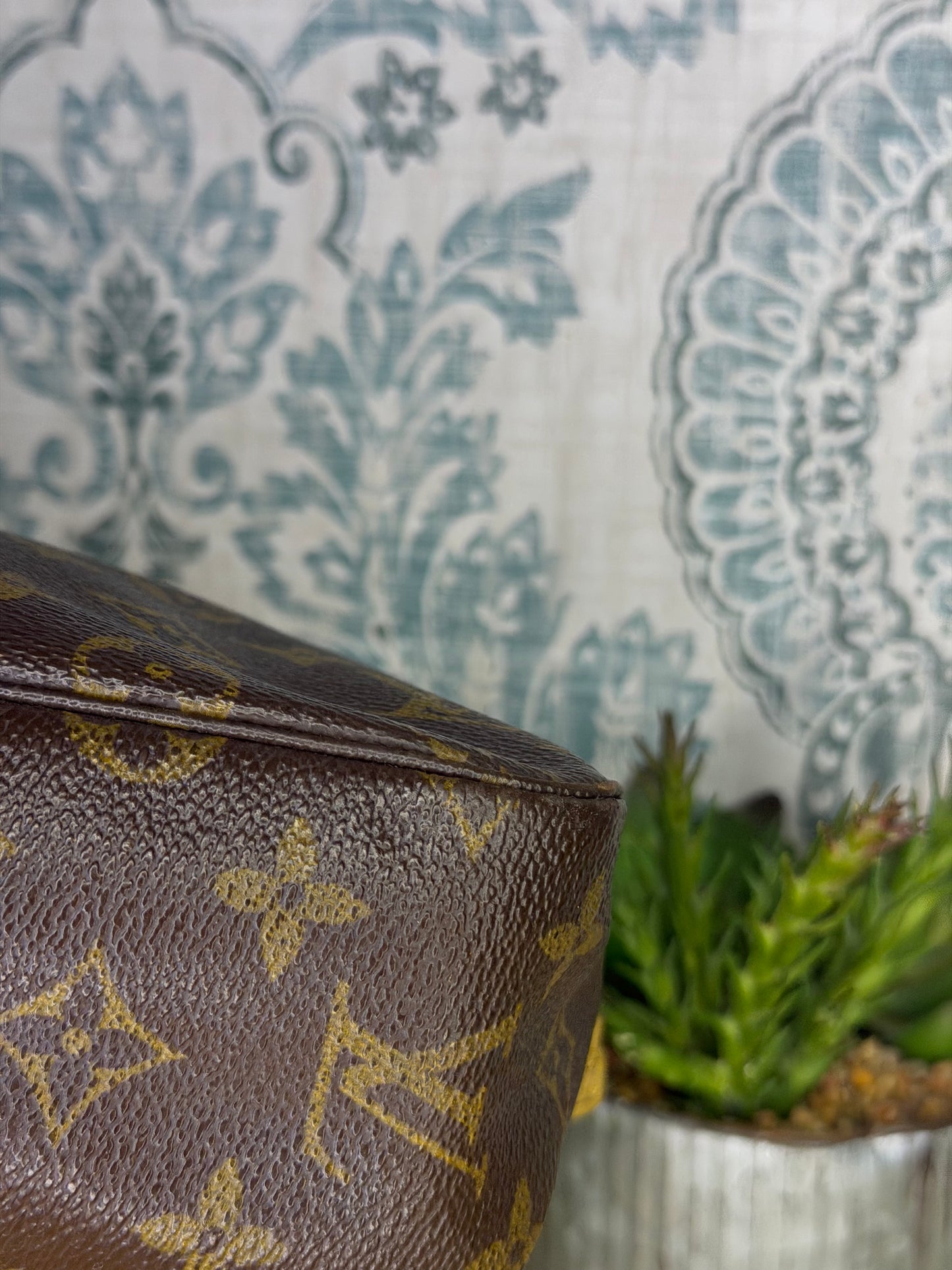 Louis Vuitton Trousse 28
