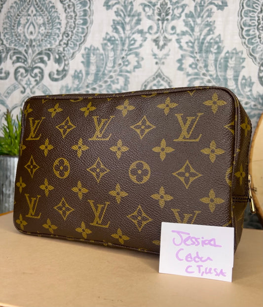 Louis Vuitton Trousse 23