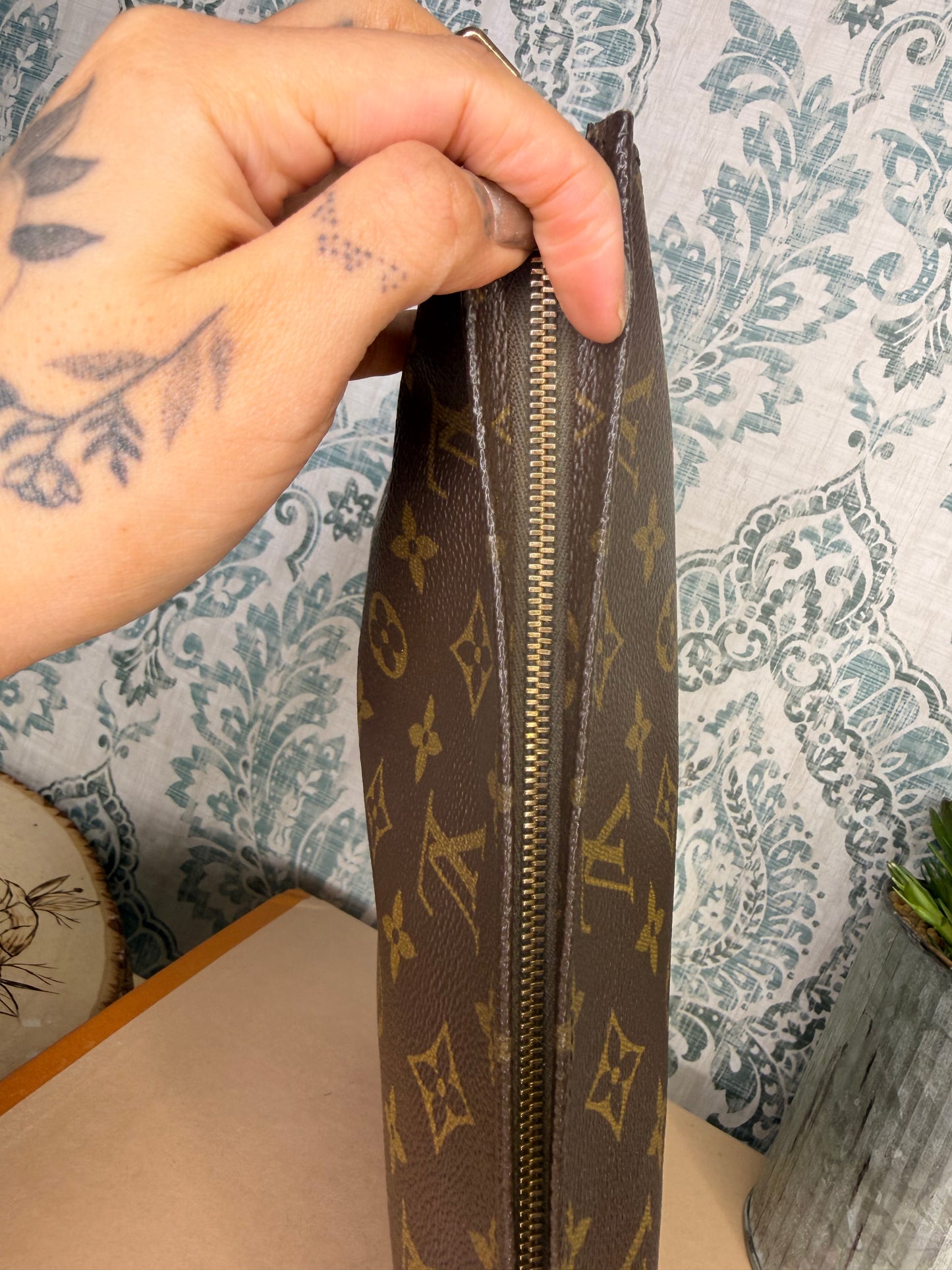 Louis Vuitton Toiletry 26