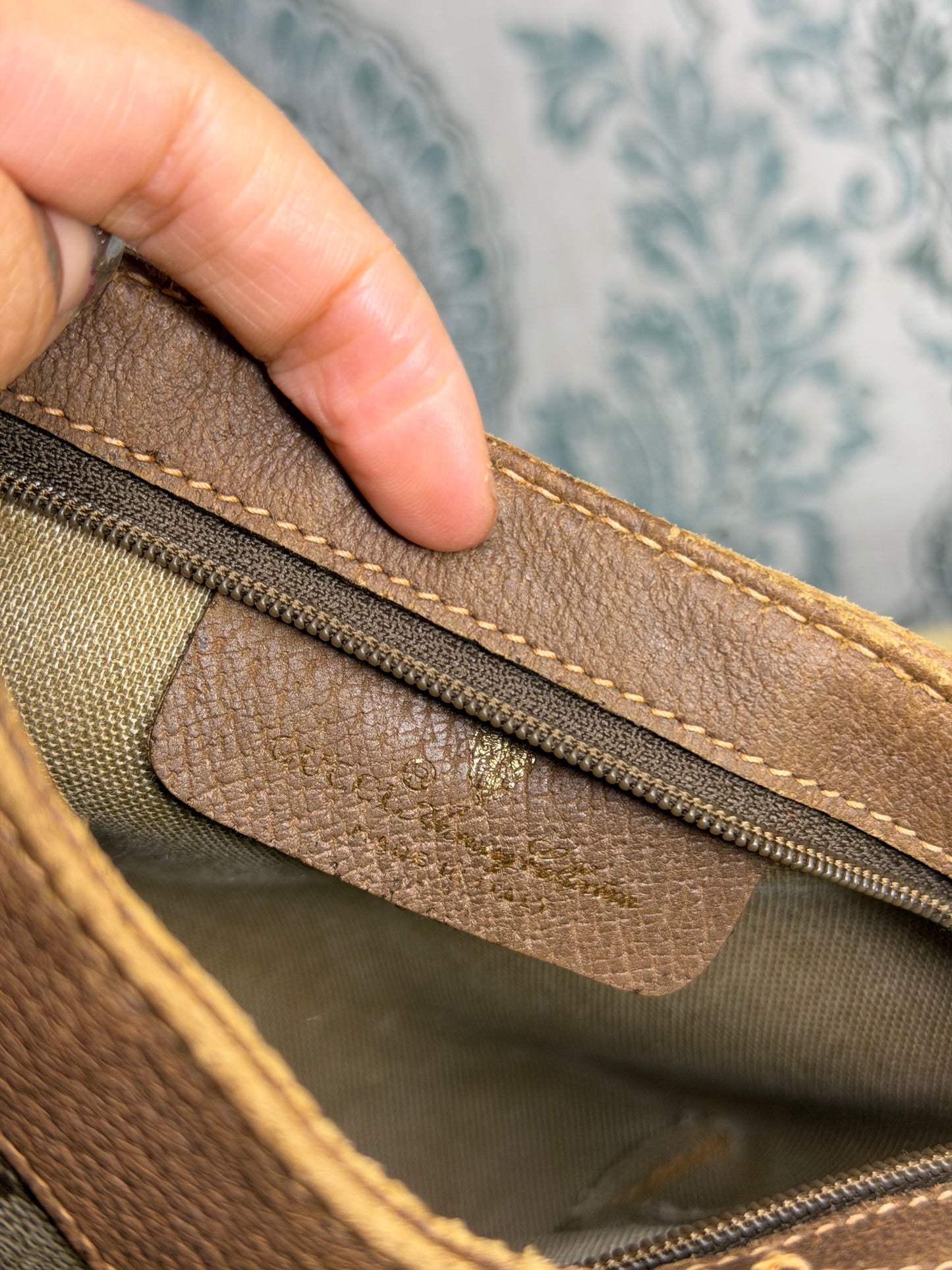 Gucci Supreme Brown Vintage Zipped Pouch