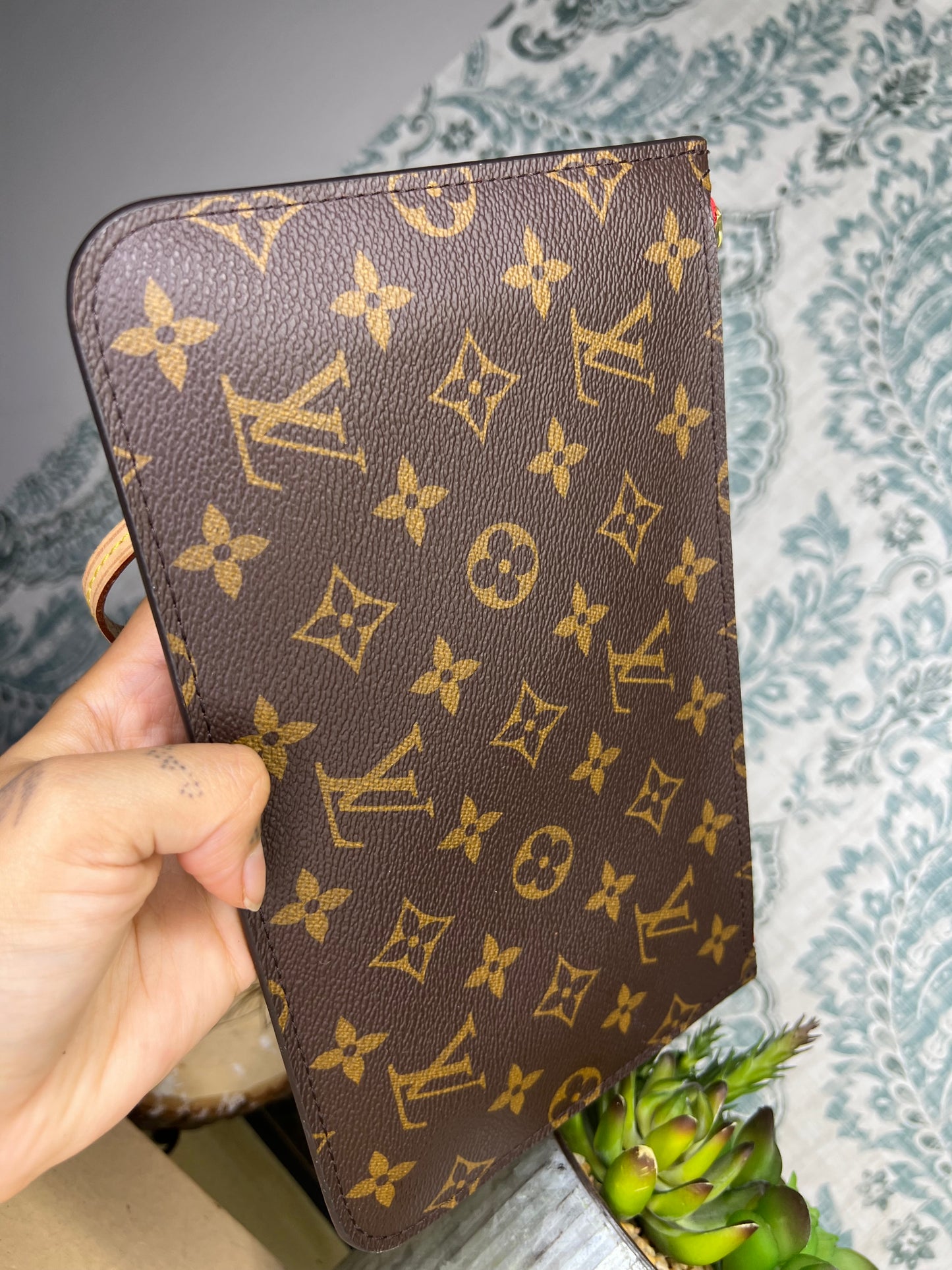 Neverfull Pouch Cherry Red