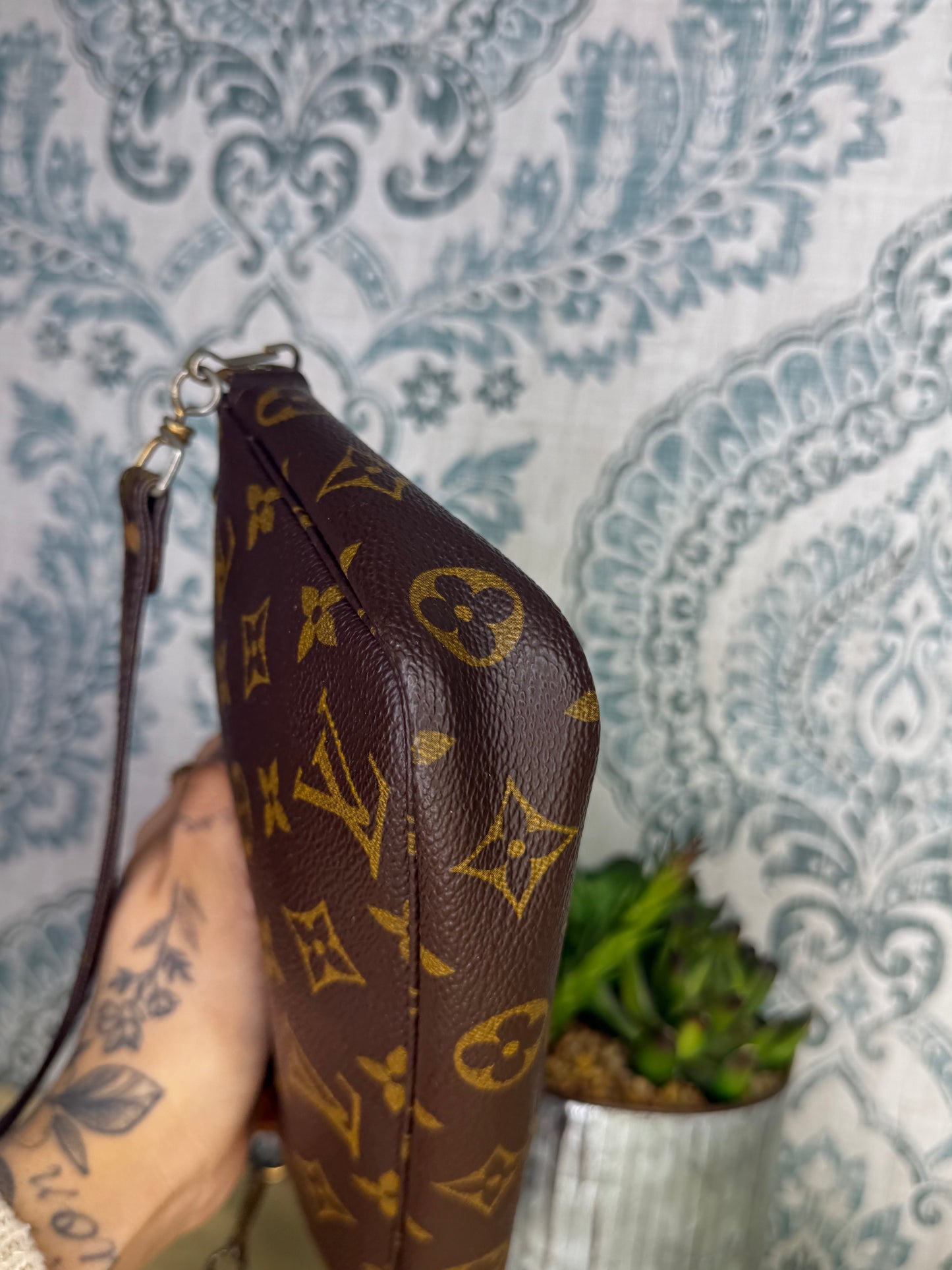 Louis Vuitton Pochette Accessories with Monogram Strap