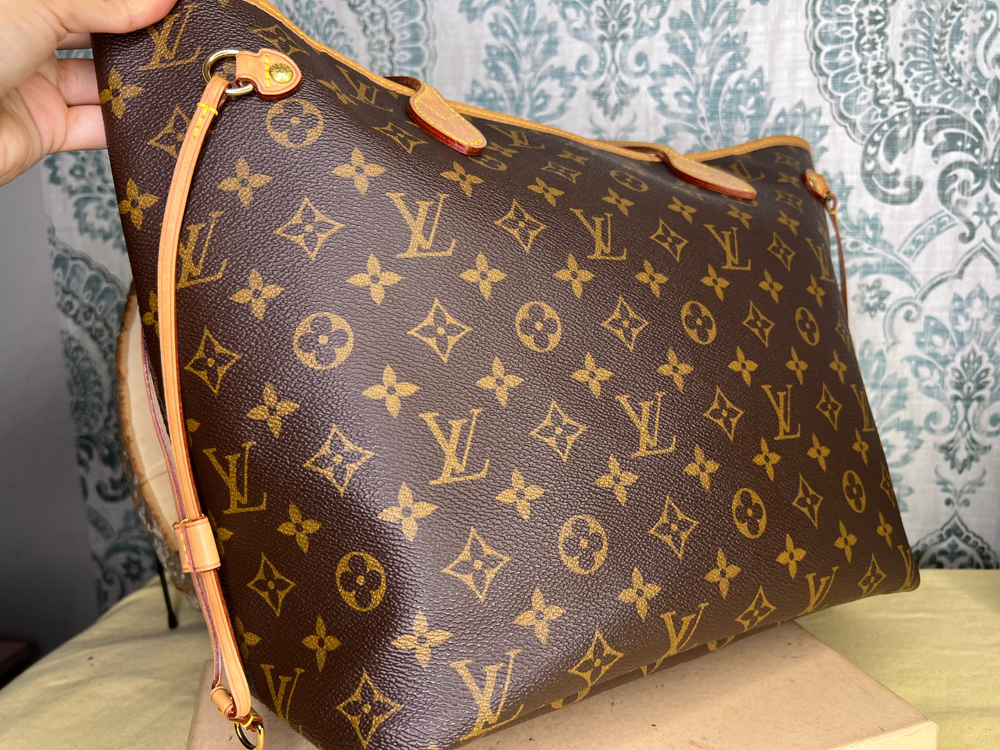 Neverfull MM Cherry Red