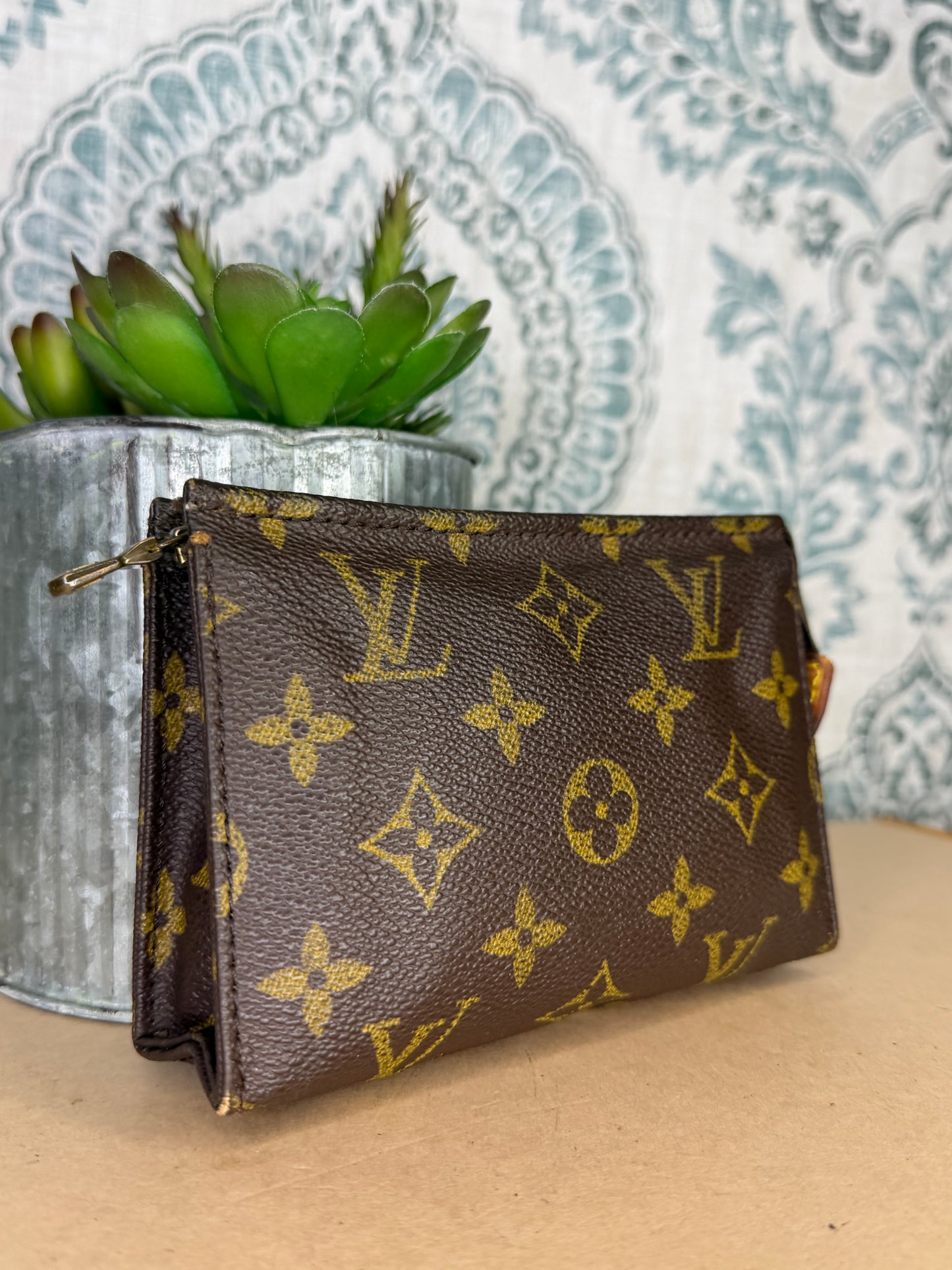 Louis Vuitton Toiletry 15