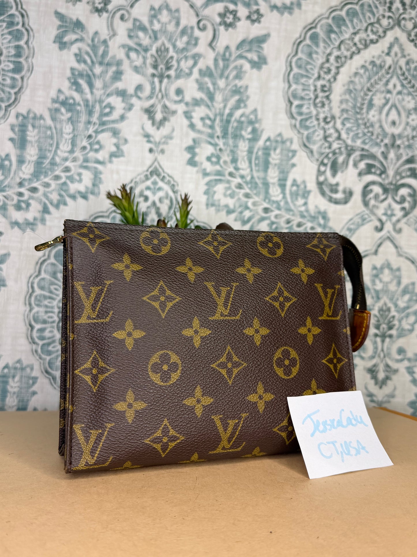 Louis Vuitton Toiletry 19