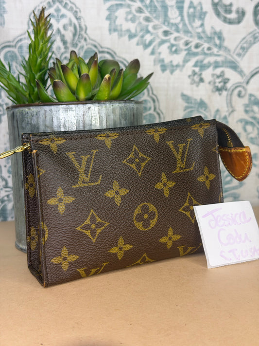 Louis Vuitton Toiletry 15