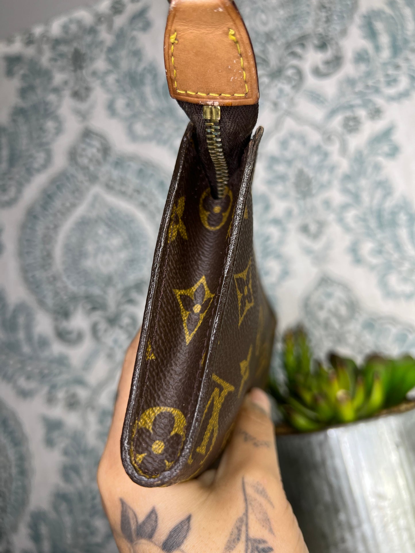 Louis Vuitton Bucket GM Pouch